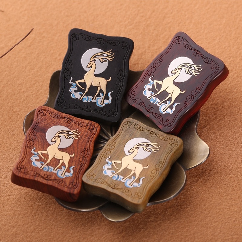 Wholesale sandalwood car key chain pendants, Yilu Peace key chain ornaments, pendants, painted Wushi signs from the manufacturer