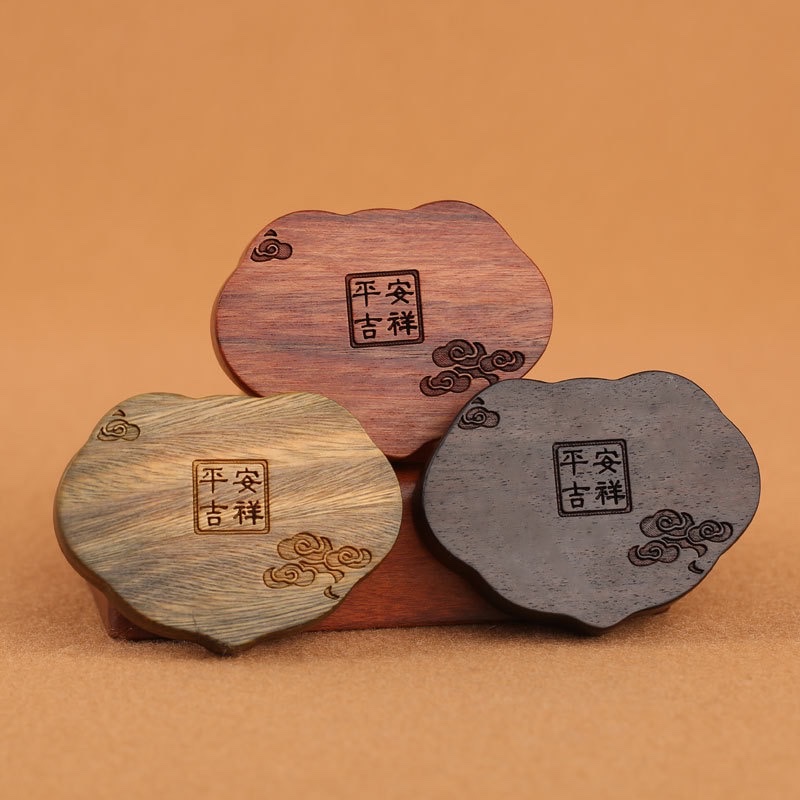 Factory wholesale of log color painting, hand-painted keychain accessories, handicrafts, gifts, accessories and DIY ornaments details Picture