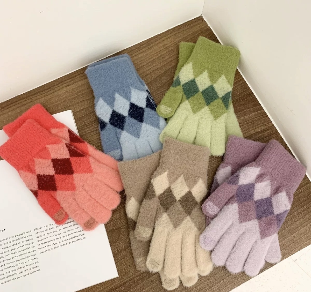 New autumn and winter fashion items: Touch-screen gloves