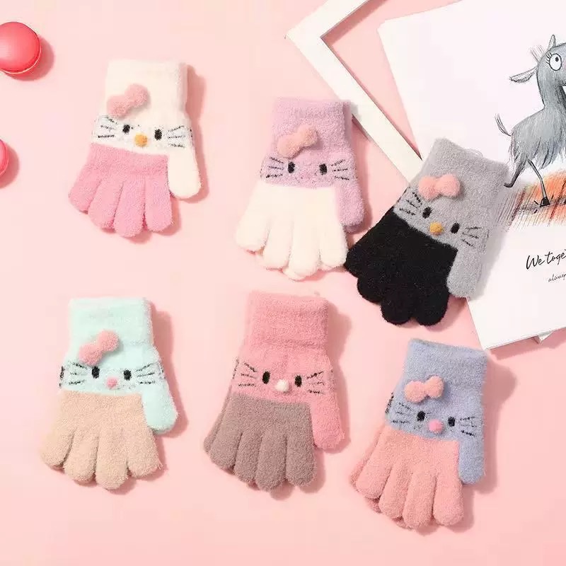 Cute and warm gloves. Children also need to protect their little hands. The tender skin of the little hands is warm and very considerate. [Happy]