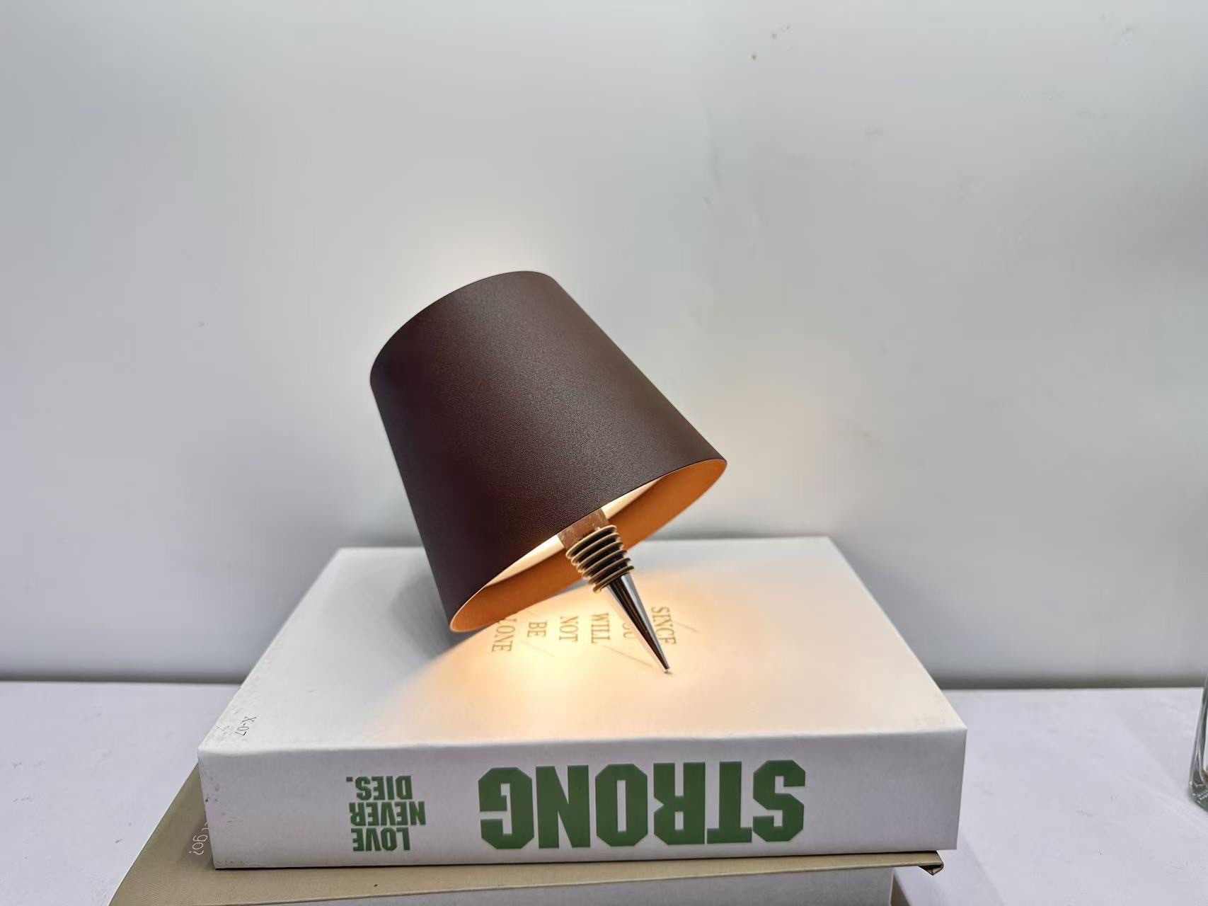 Cross-border led embedded wine bottle light, bar and restaurant atmosphere wine headlight, creative portable rechargeable table lamp, night light, night light table lamp detail image 12