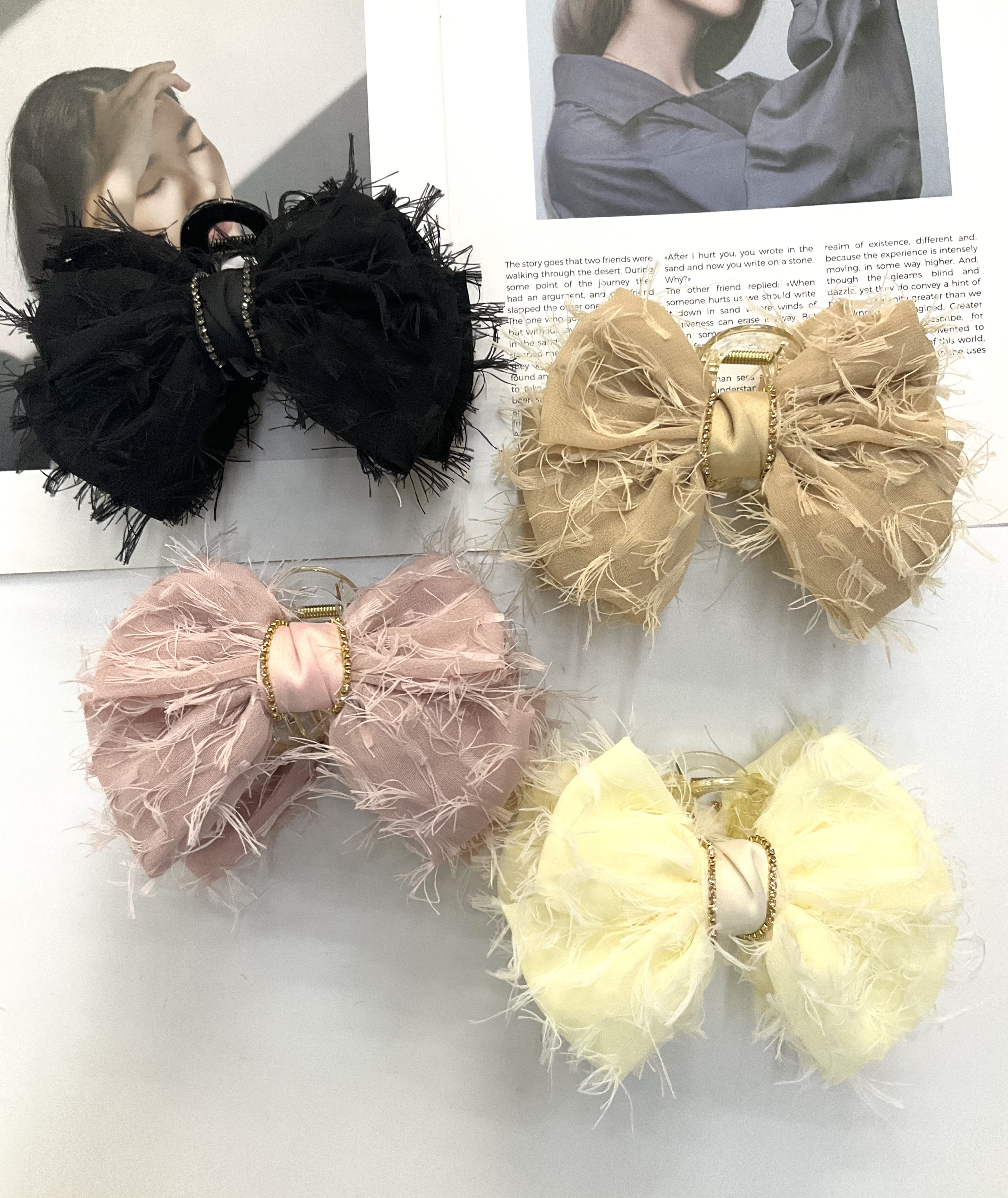 Thick bow tie, hair clips, hair accessories, headwear, gripper details Picture