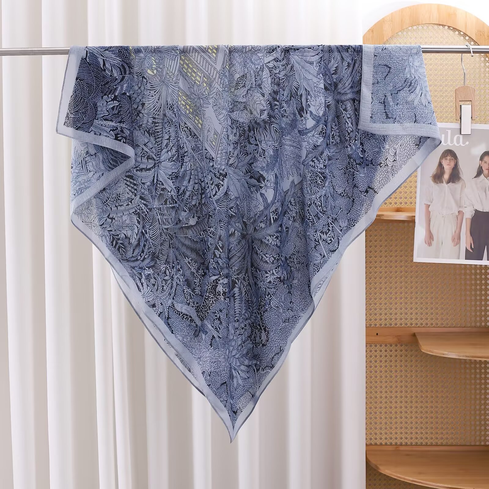 A new style of sun-protective clothing with a silk-textured silk scarf and scarf, decorated with selected fashionable fur, is a versatile choice detail image 9