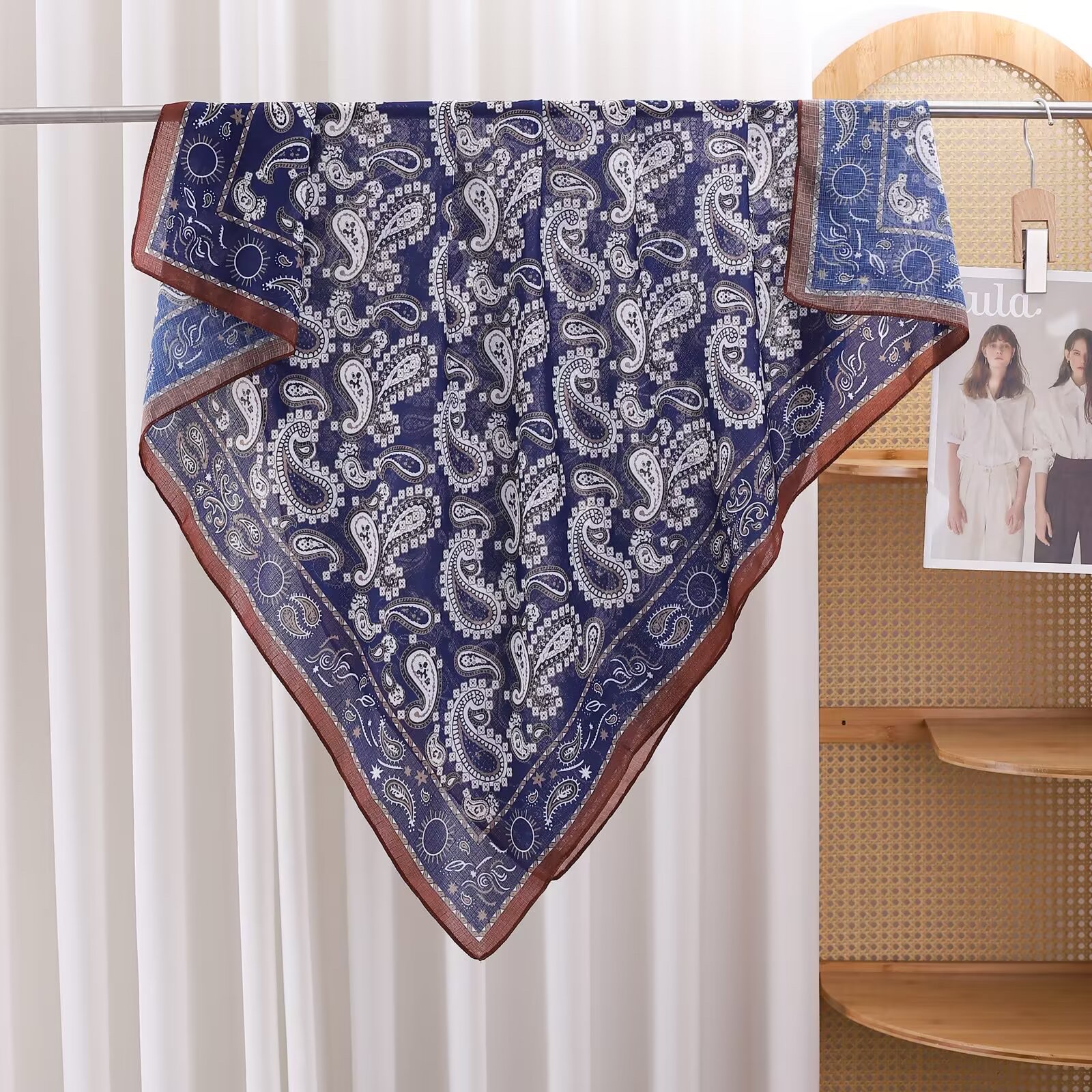 A new style of sun-protective clothing with a silk-textured silk scarf and scarf, decorated with selected fashionable fur, is a versatile choice Specification image