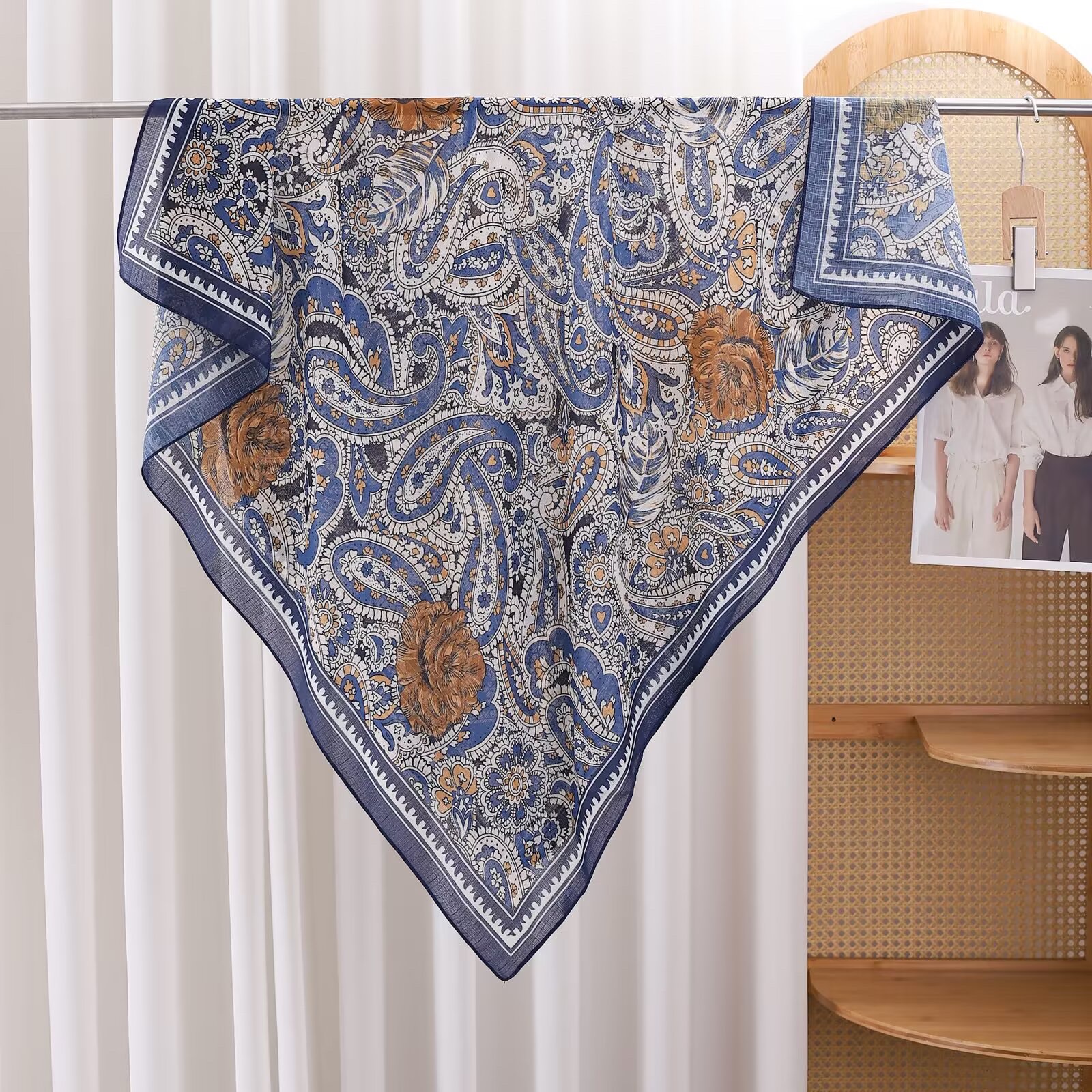 A new style of sun-protective clothing with a silk-textured silk scarf and scarf, decorated with selected fashionable fur, is a versatile choice Application Scenario