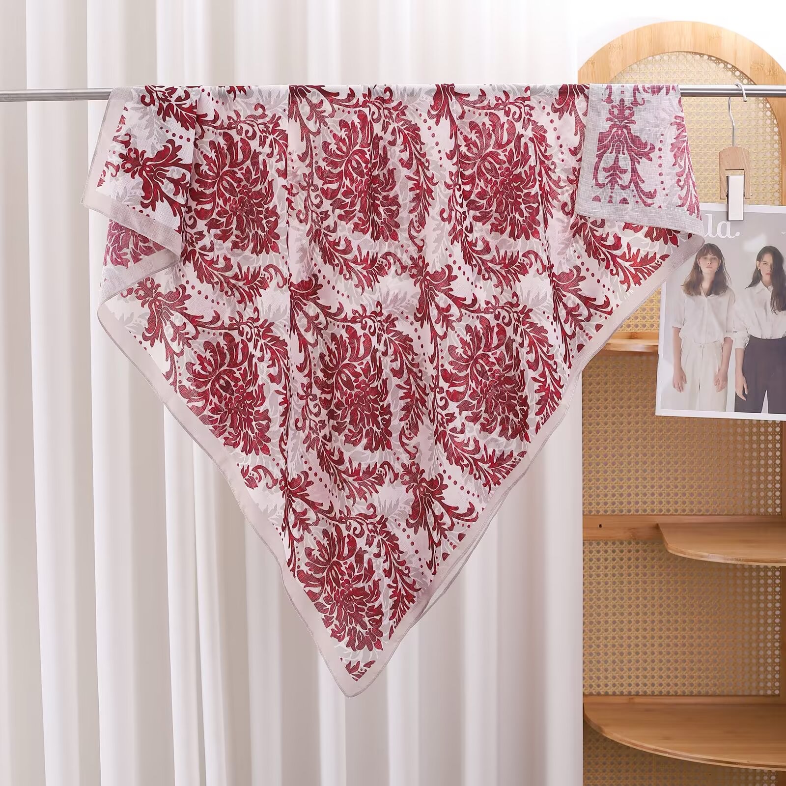 A new style of sun-protective clothing with a silk-textured silk scarf and scarf, decorated with selected fashionable fur, is a versatile choice detail image 4