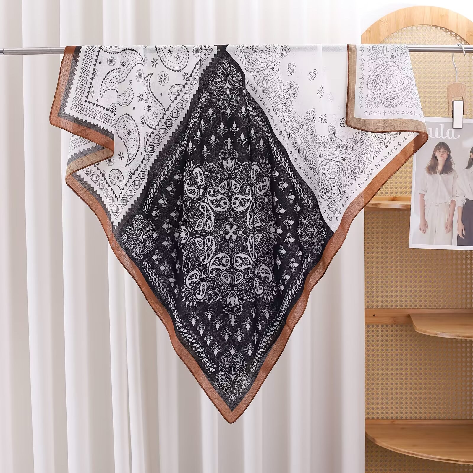 A new style of sun-protective clothing with a silk-textured silk scarf and scarf, decorated with selected fashionable fur, is a versatile choice detail image 5