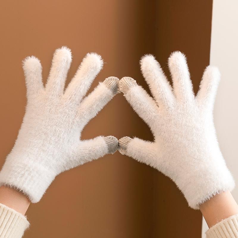 Long-haired lady's gloves