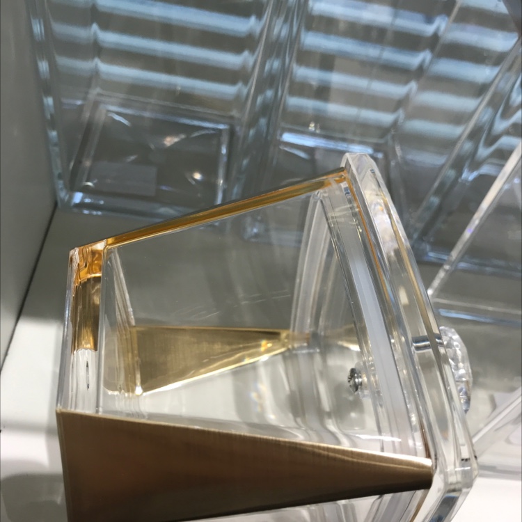 Small octagonal interlaced gold edge brushed drill handle sealed can 10.5*10.5*8.5 food storage Application Scenario