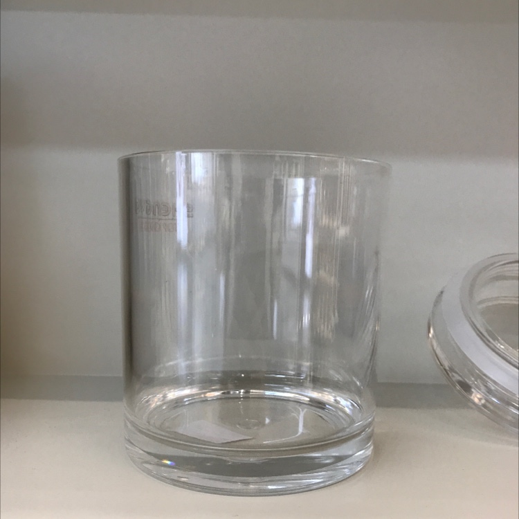 Acrylic medium-sized round sealed can, 10.5*15cm Application Scenario