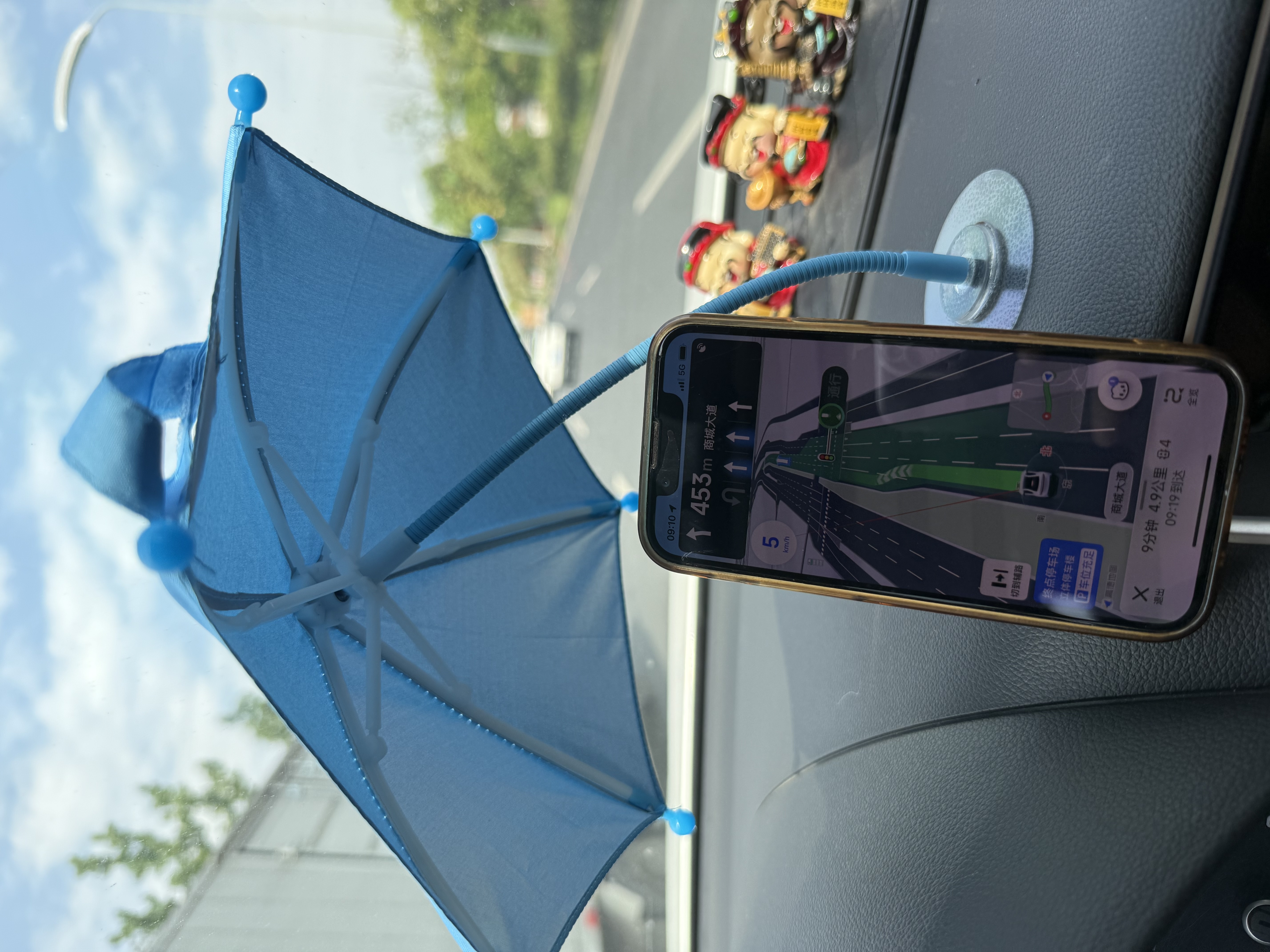 创意给汽车.摩托车上用手机的.遮风挡雨、可以旋转360度的装饰伞、创意伞