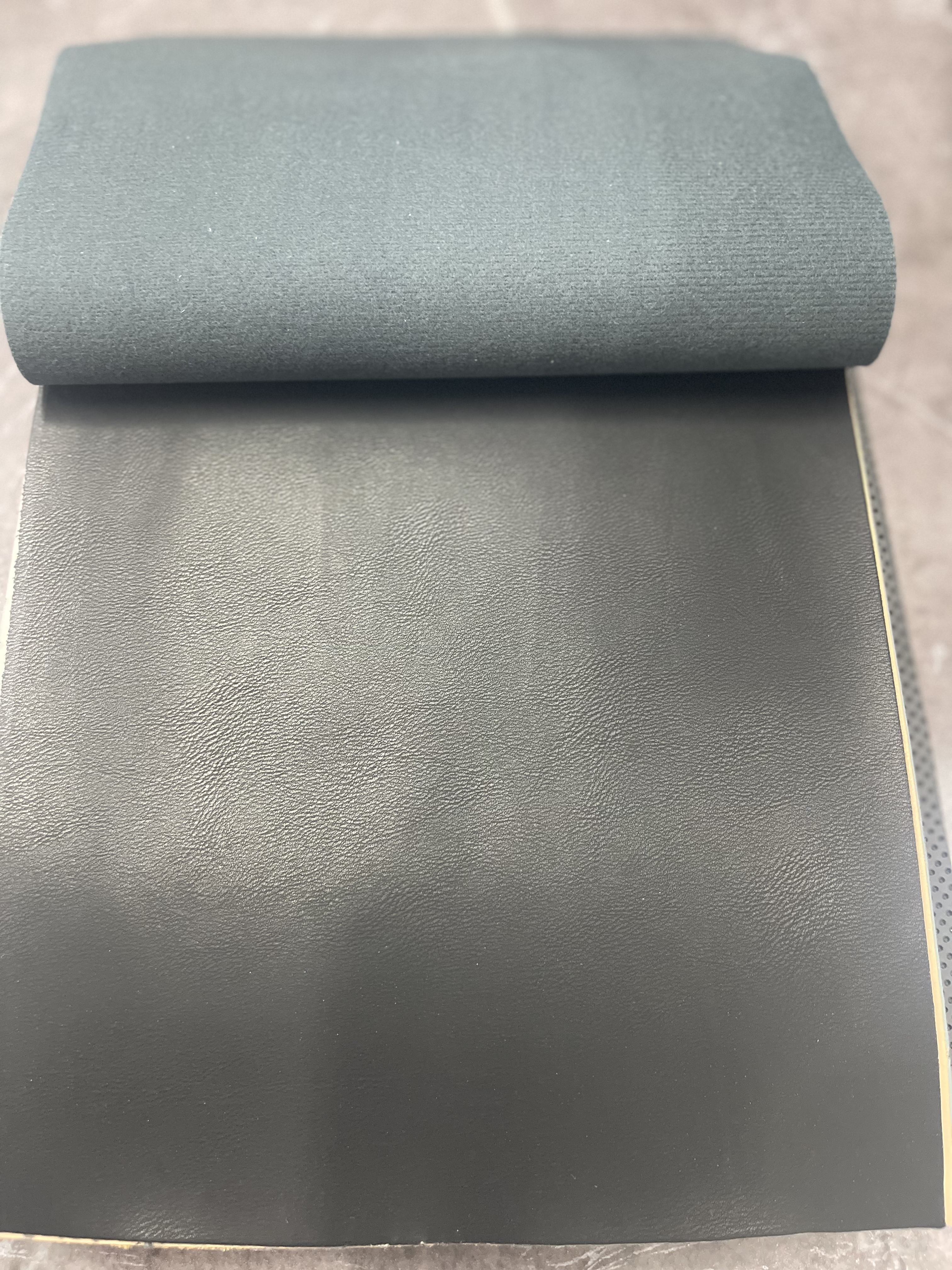 Yiwu Shengba Leather produces high-quality leather suitable for sofa, car and luggage packaging. For more details, please contact the shopkeeper Specification image