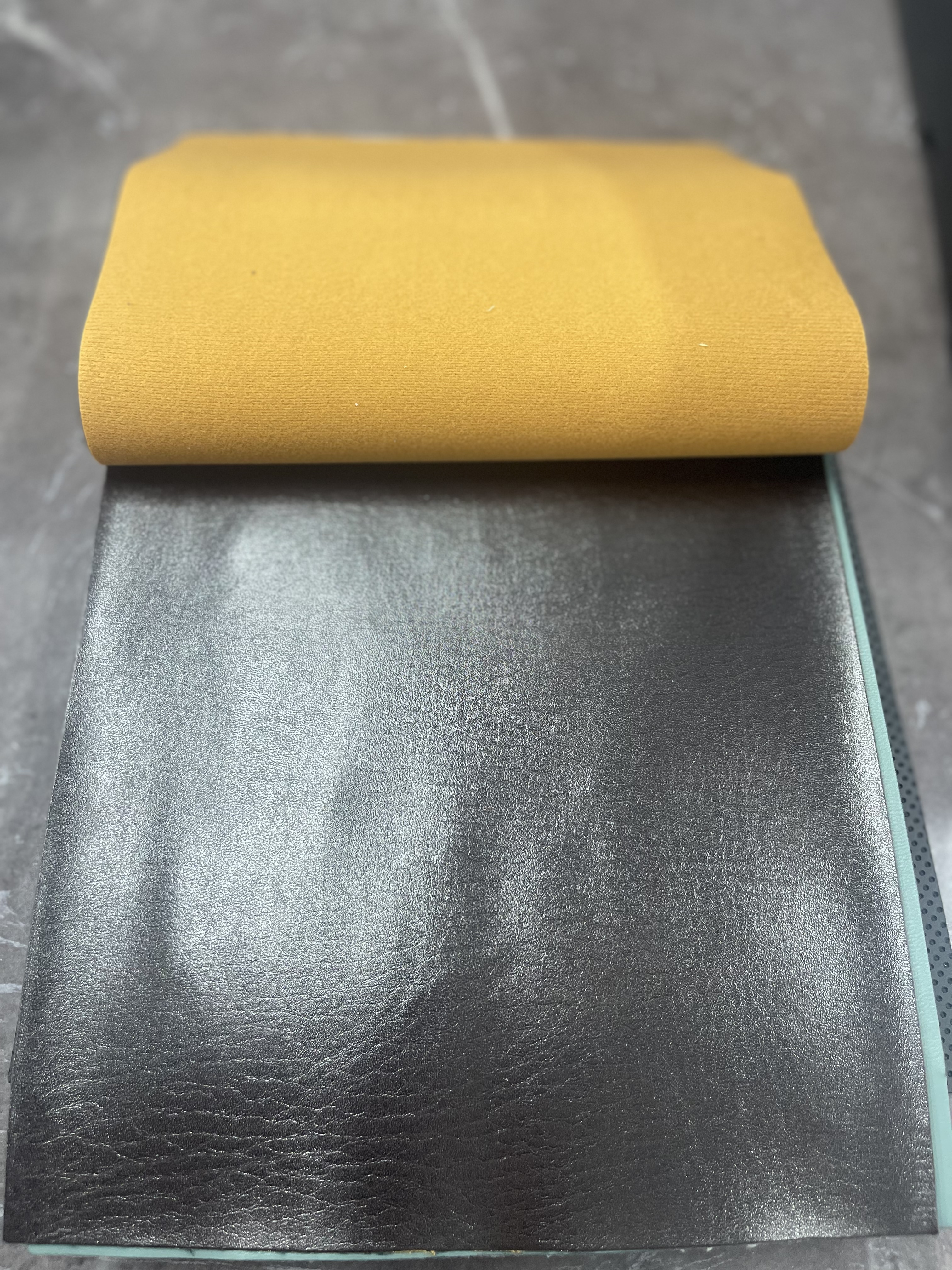 Yiwu Shengba Leather produces high-quality leather suitable for sofa, car and luggage packaging. For more details, please contact the shopkeeper Item Picture