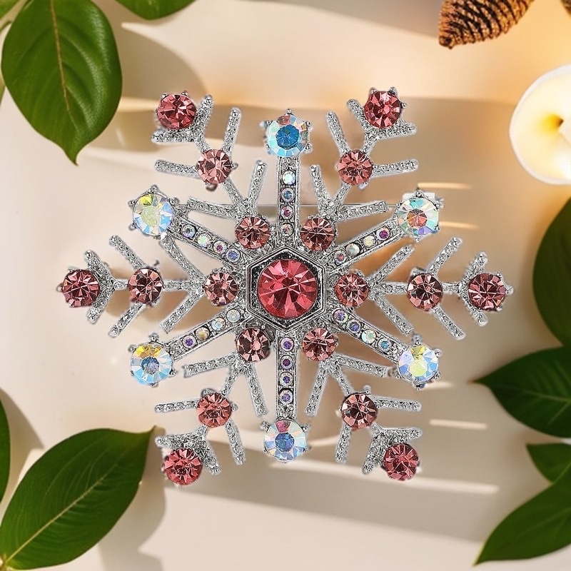 Cross-border high-end diamond-encrusted snowflake brooch, women's light luxury fashion, versatile and high-end style suit coat corsage Specification image