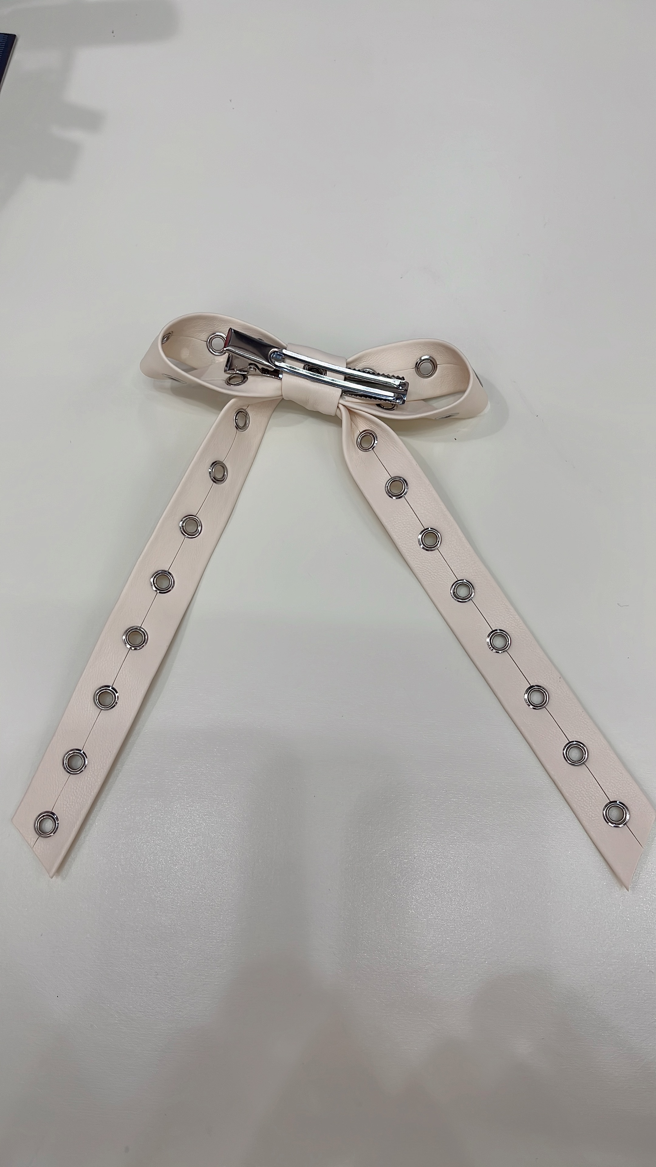 European and American style individual fashion trend bestseller punk style leather bow 🎀 hairpin Application Scenario