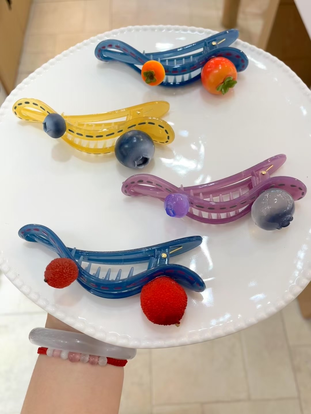 Colorful And Diverse Simulated Fruit Lazy Person's Hair Clips Application Scenario
