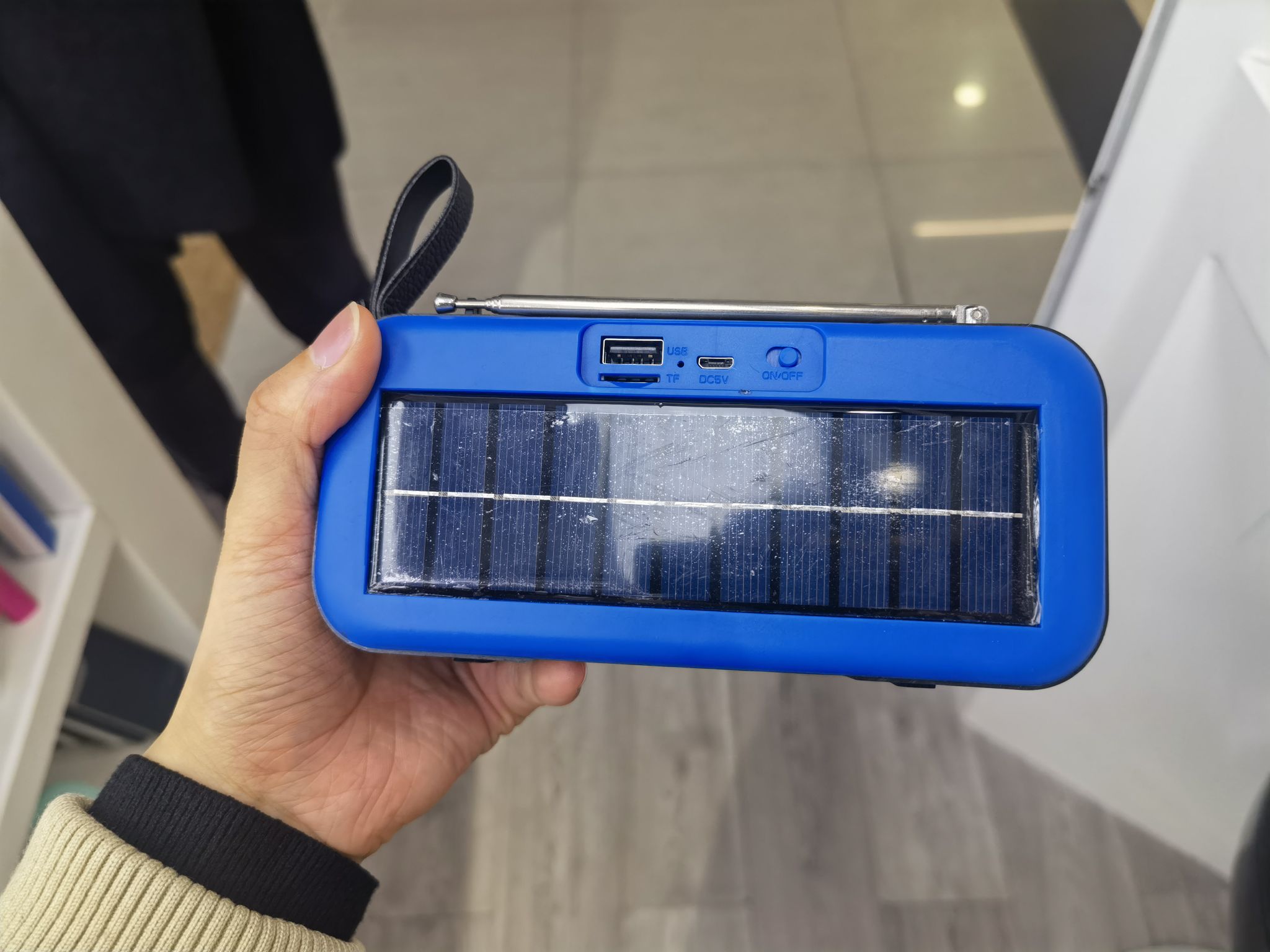 蓝牙音箱便携带太阳能充电