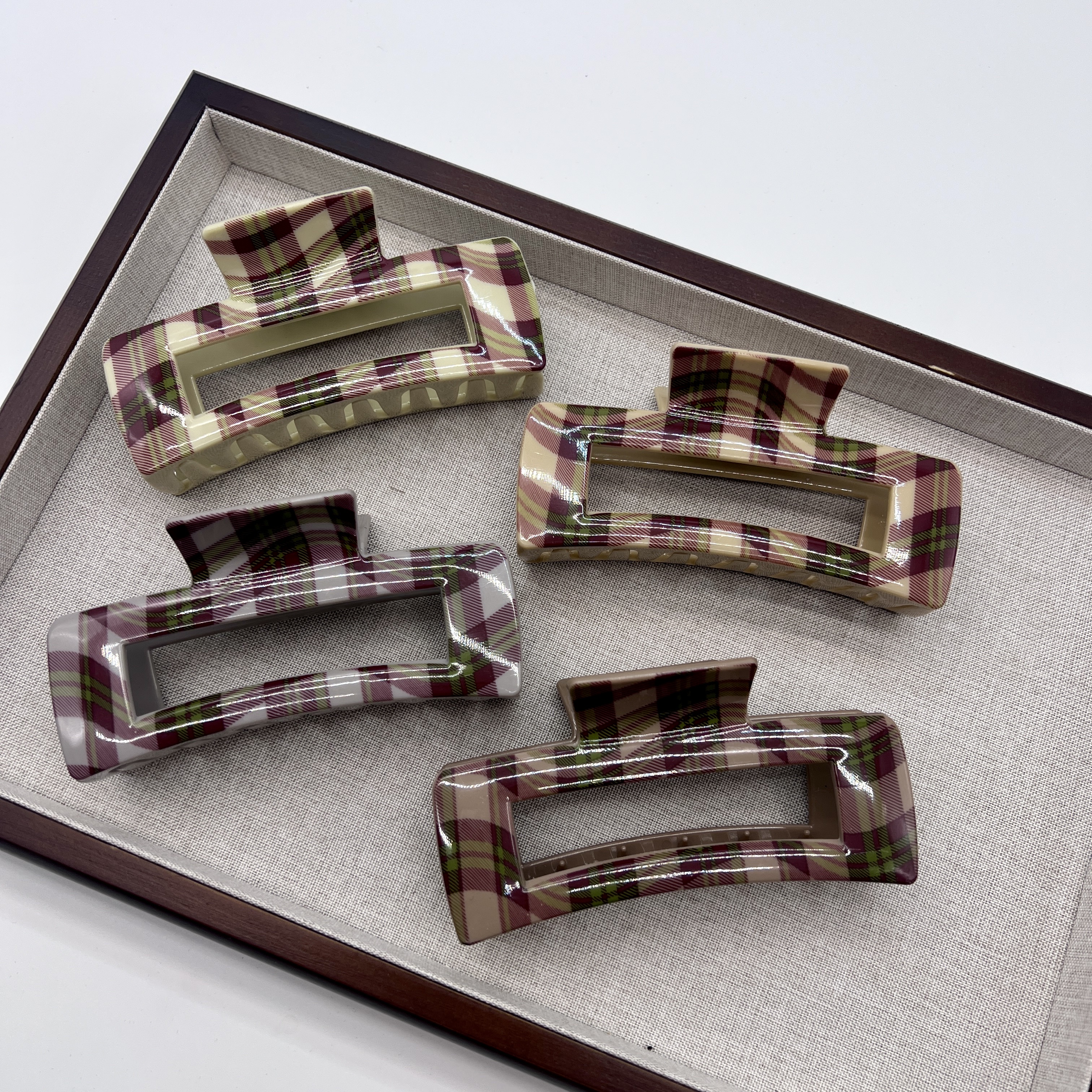 Laid-back Christmas color red and green checkered large grabber 2025 new niche updo shark clip hair accessory for women