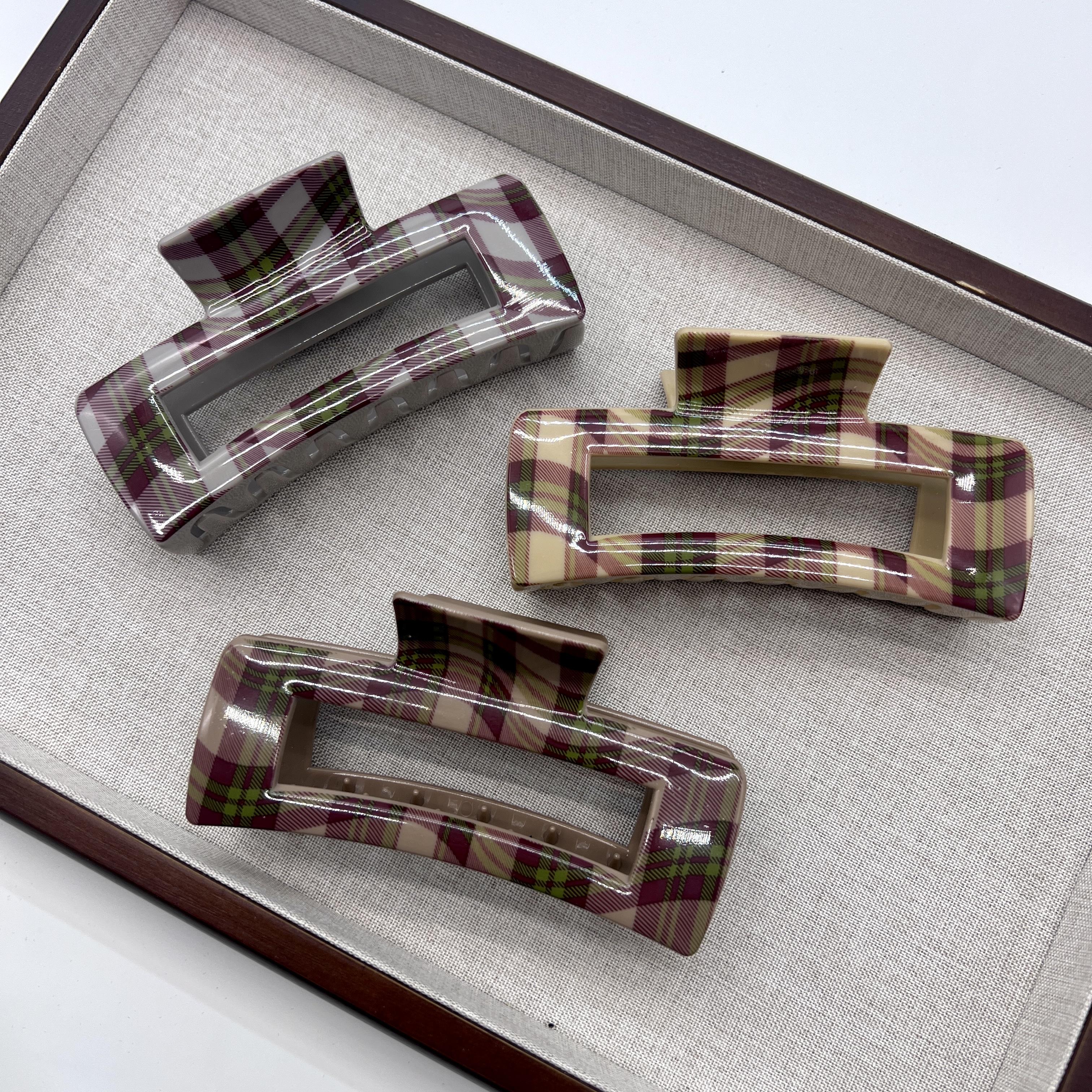 Laid-back Christmas color red and green checkered large grabber 2025 new niche updo shark clip hair accessory for women details Picture