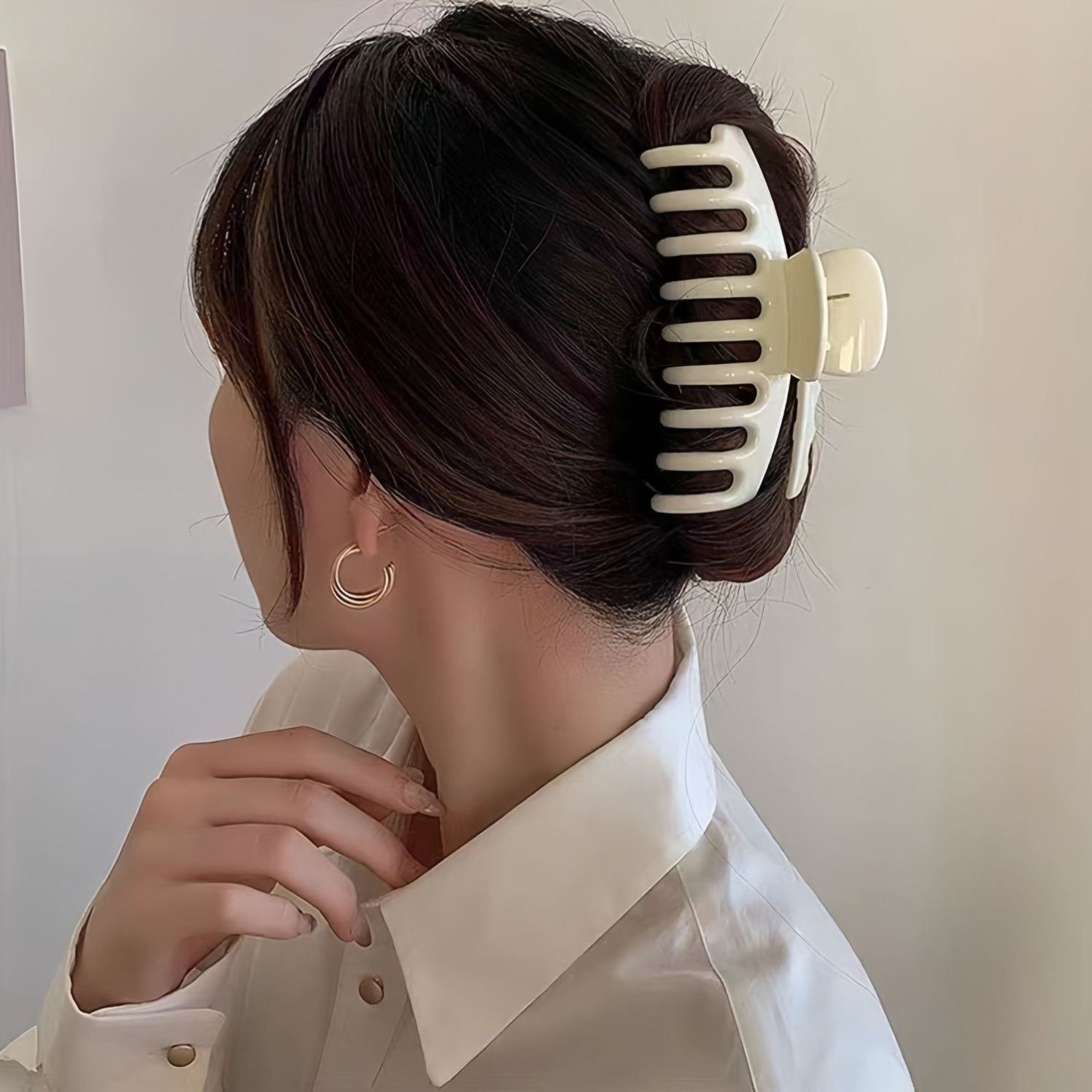 Simple and elegant matte large frame hair bun, shark hair clip, back head clip, versatile grab clip, bath hair accessory