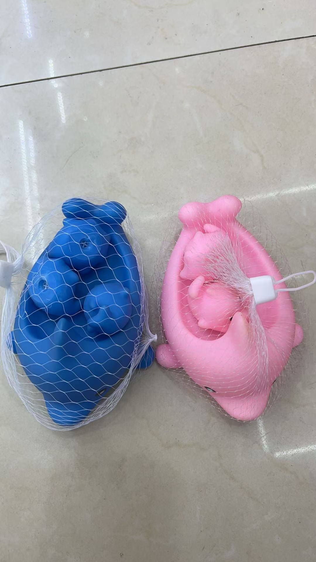 搪胶婴童洗澡捏捏乐喷水玩具