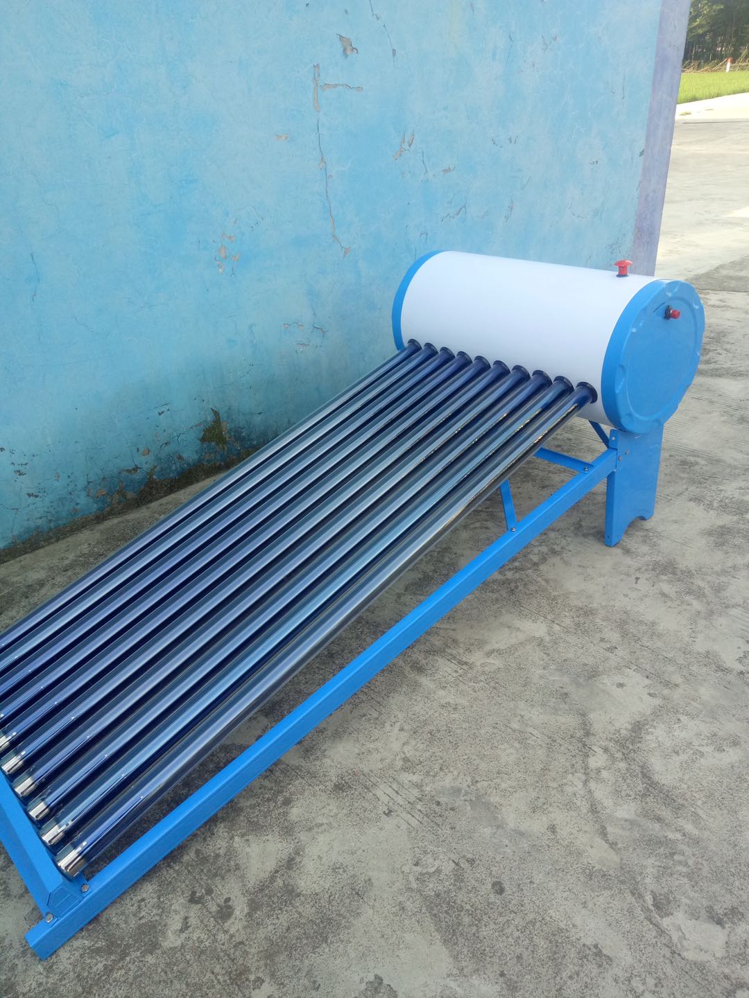 太阳能热水器非承压彩钢 100L10管 solar water heater