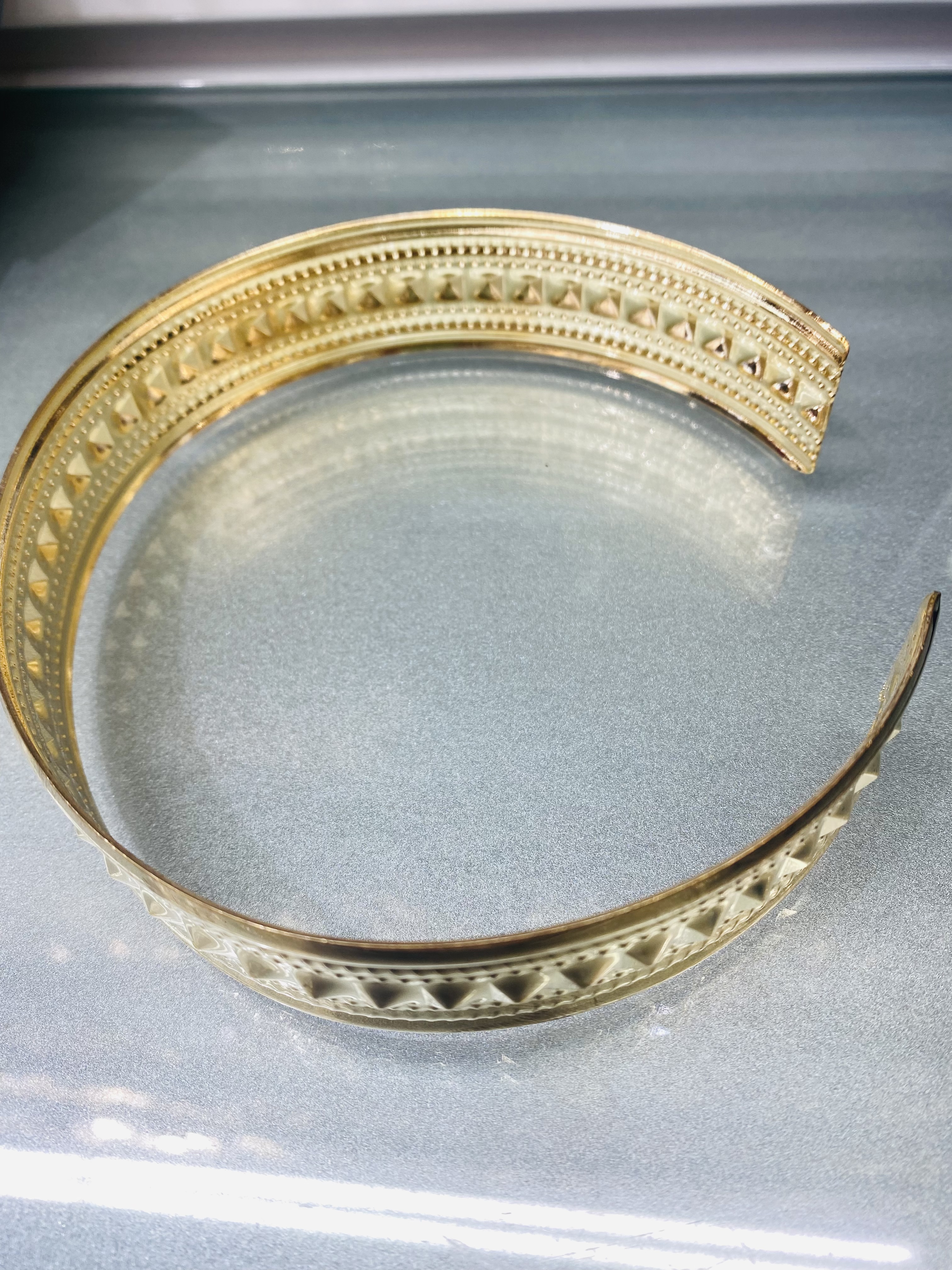 Tin-patterned bracelet collar, a fashionable and trendy casual accessory bracelet Item Picture