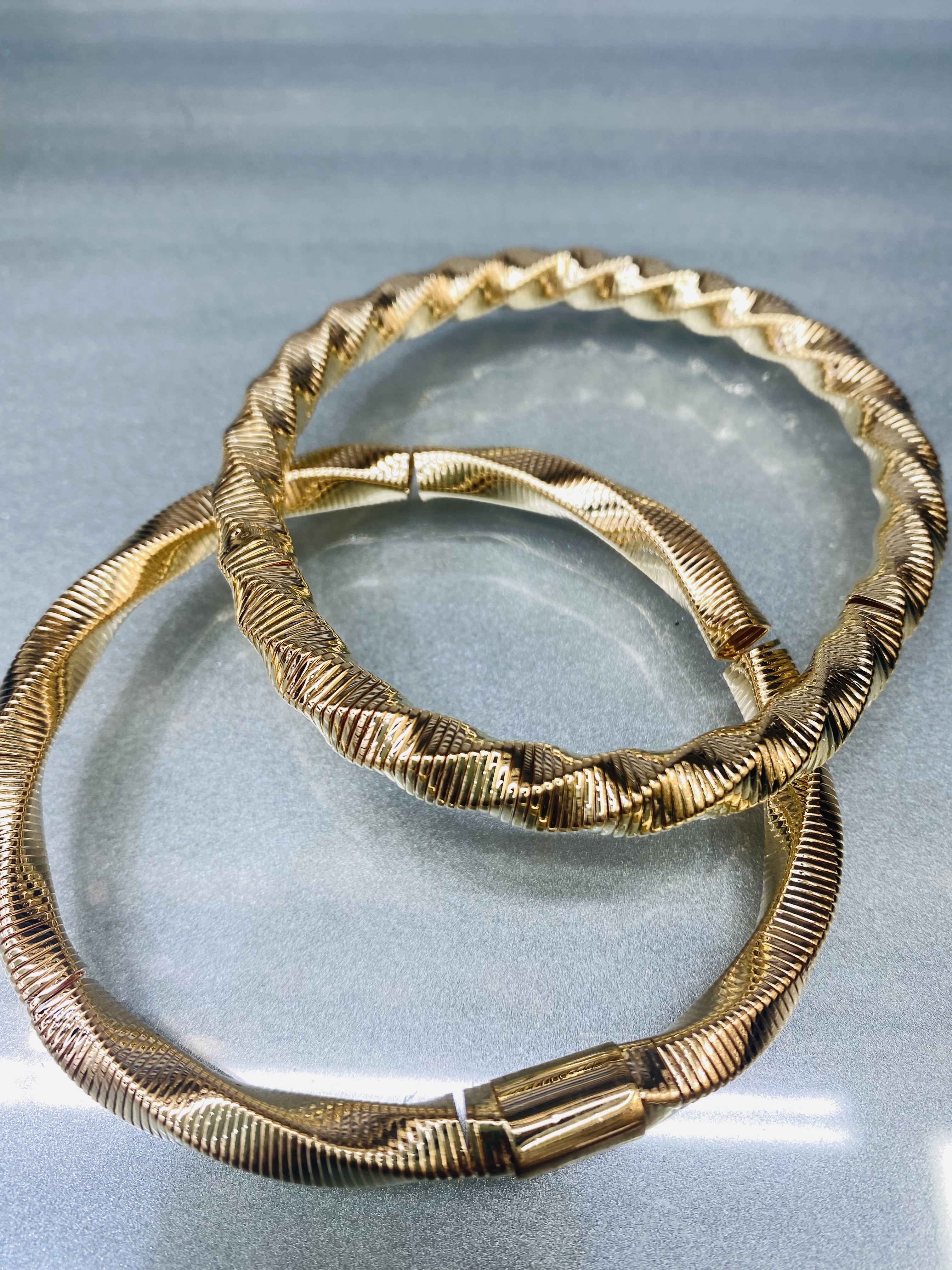 A fashionable and simple ladies' bracelet accessory, a trendy and versatile bracelet details Picture