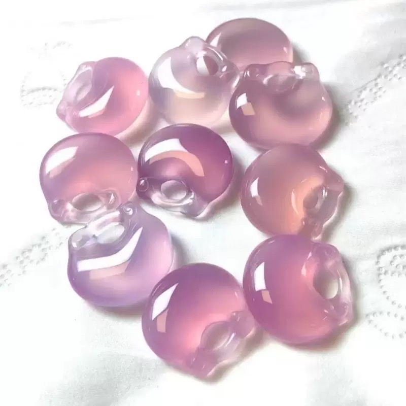 The chalcedony high ice lucky bag necklace is brimming with good fortune and brings happiness to every generation. A bestseller on Xiaohongshu Application Scenario