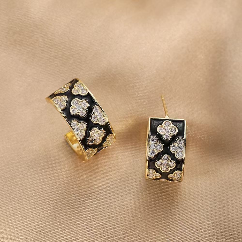 饰品耳饰黑色耳钉烧焊锆石耳环时尚简约气质百搭女款新款潮流款式耳饰图