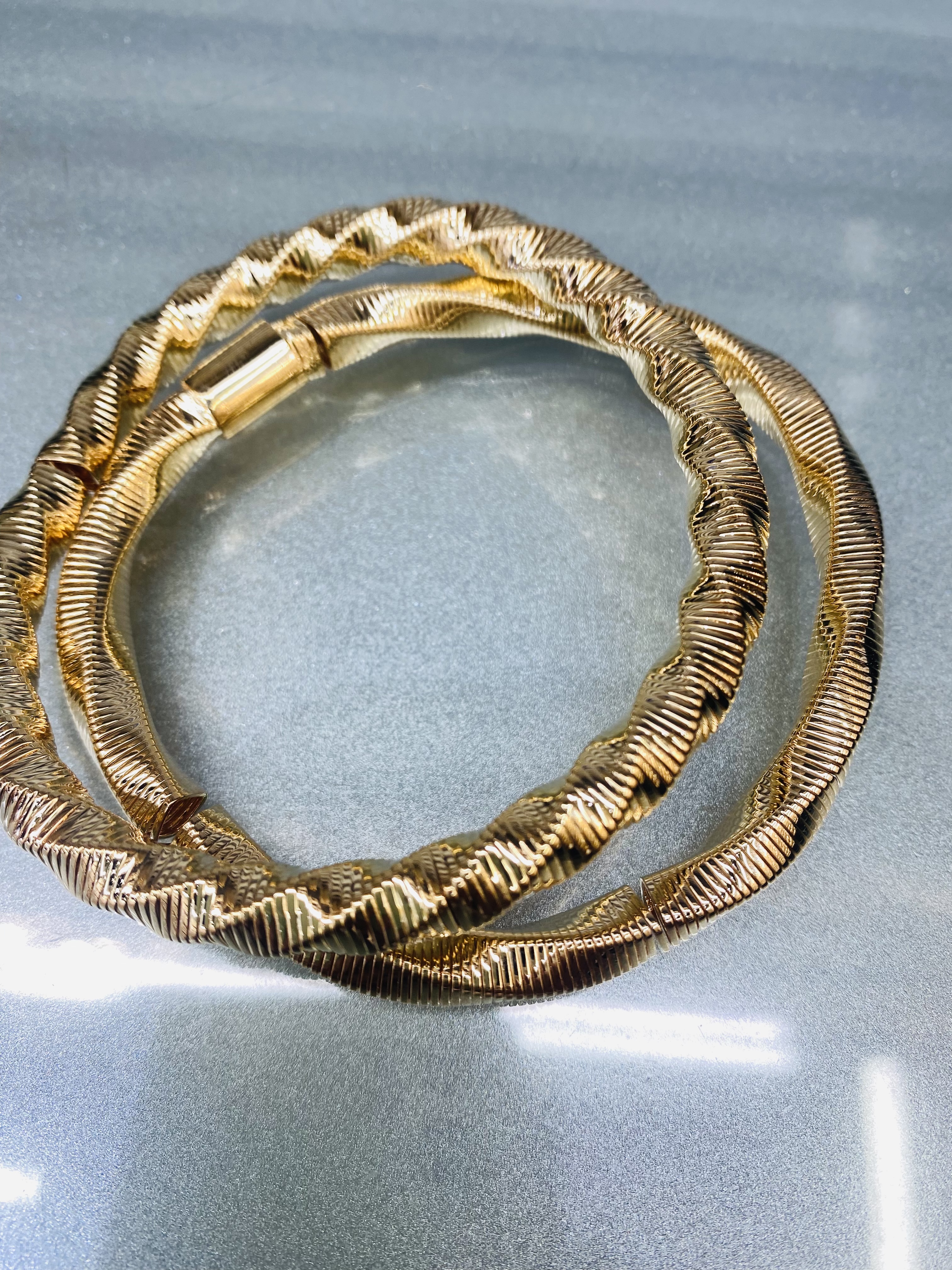 A fashionable and simple ladies' bracelet accessory, a trendy and versatile bracelet Application Scenario