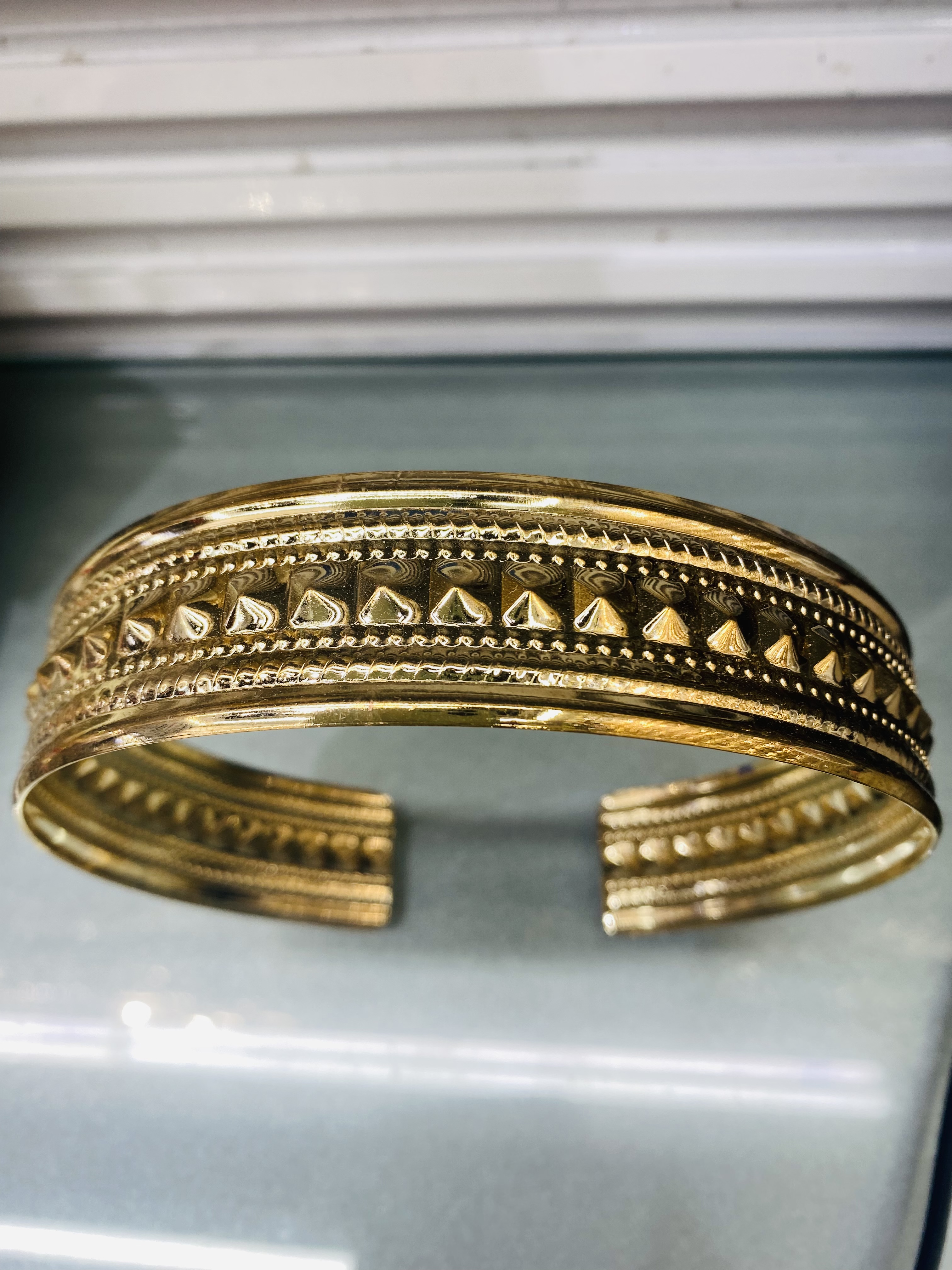 Tin-patterned bracelet collar, a fashionable and trendy casual accessory bracelet Specification image