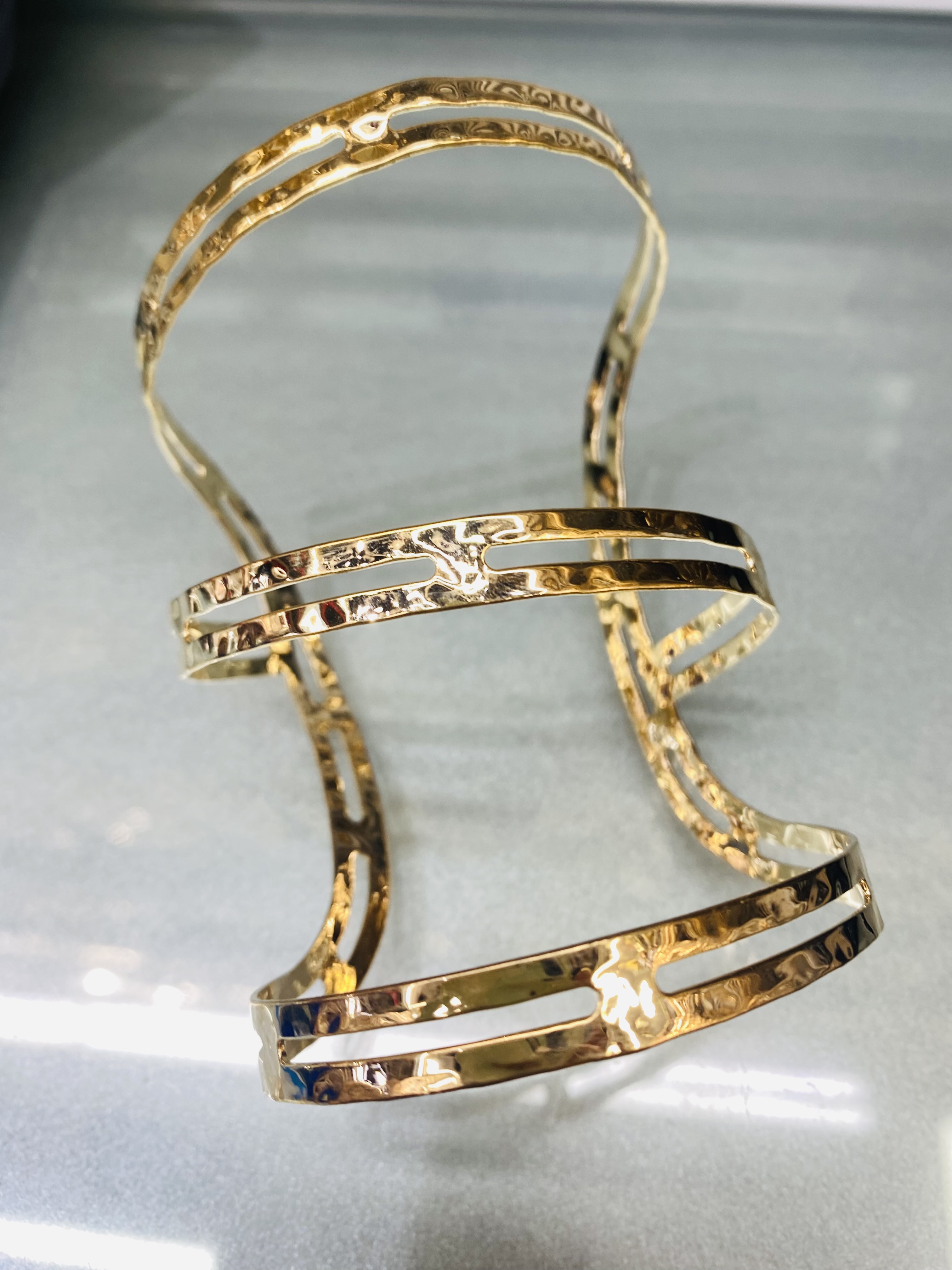 A new fashionable and elegant women's bracelet accessory