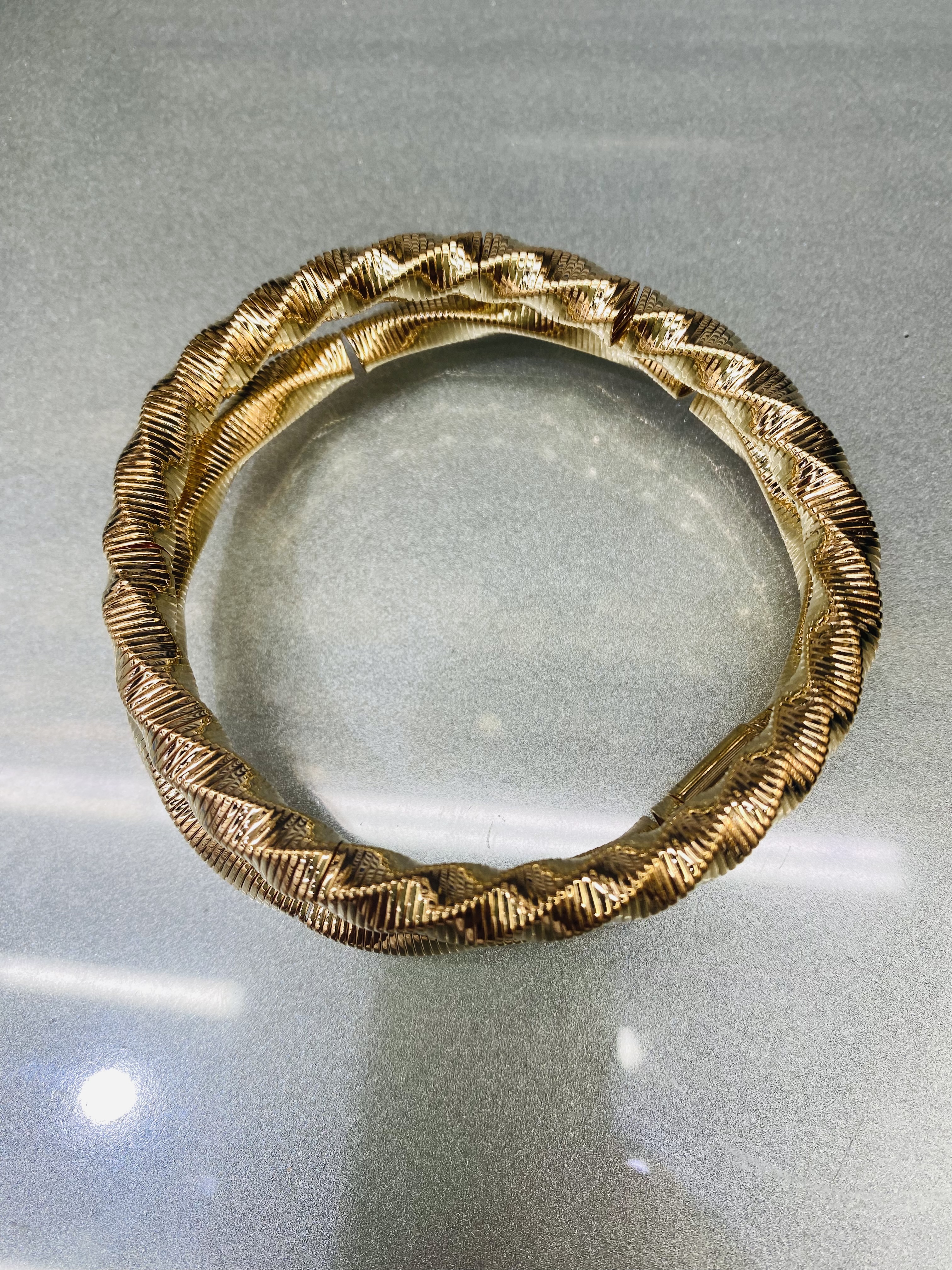 A fashionable and simple ladies' bracelet accessory, a trendy and versatile bracelet Specification image