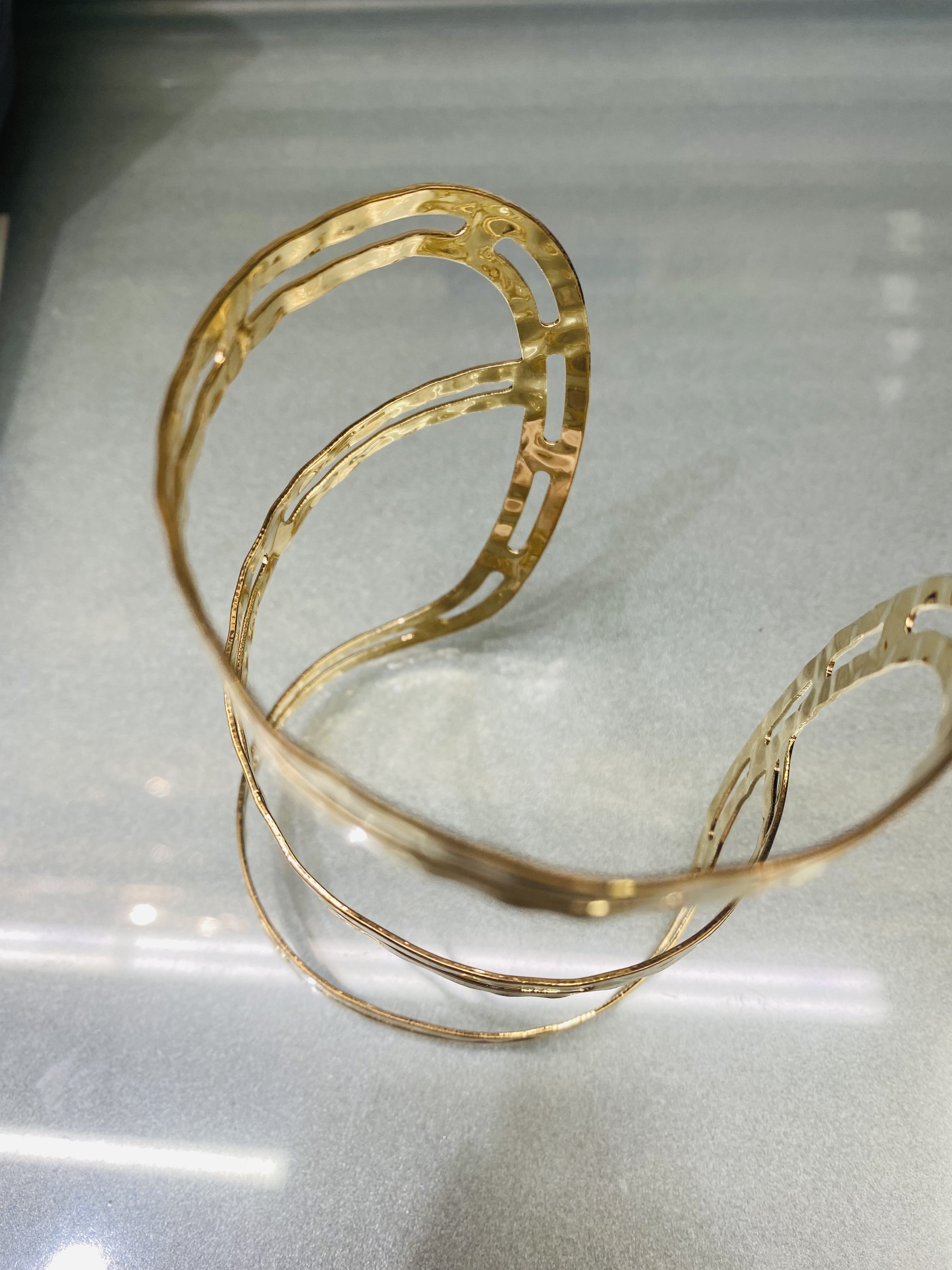 A new fashionable and elegant women's bracelet accessory details Picture