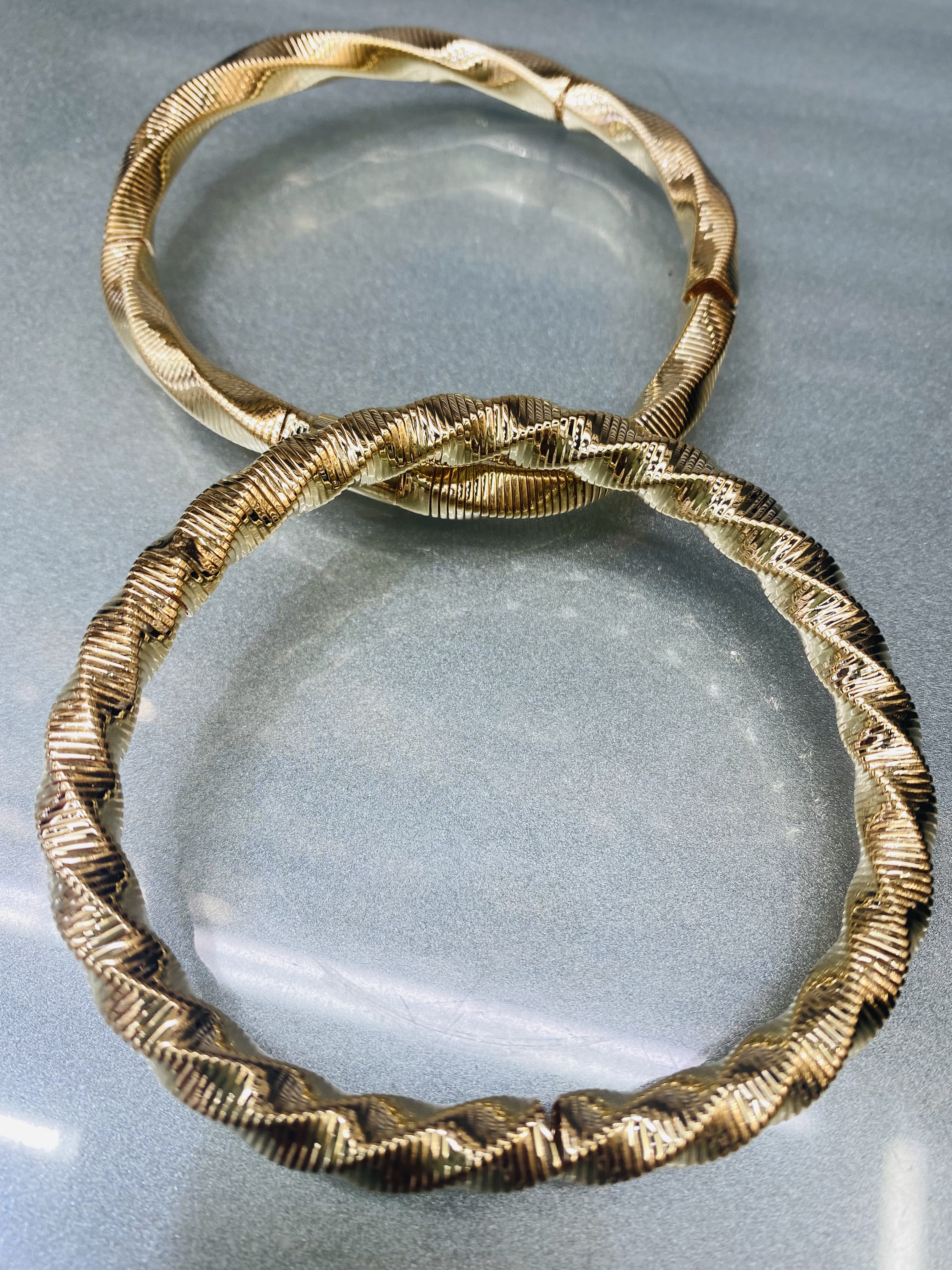 A fashionable and simple ladies' bracelet accessory, a trendy and versatile bracelet