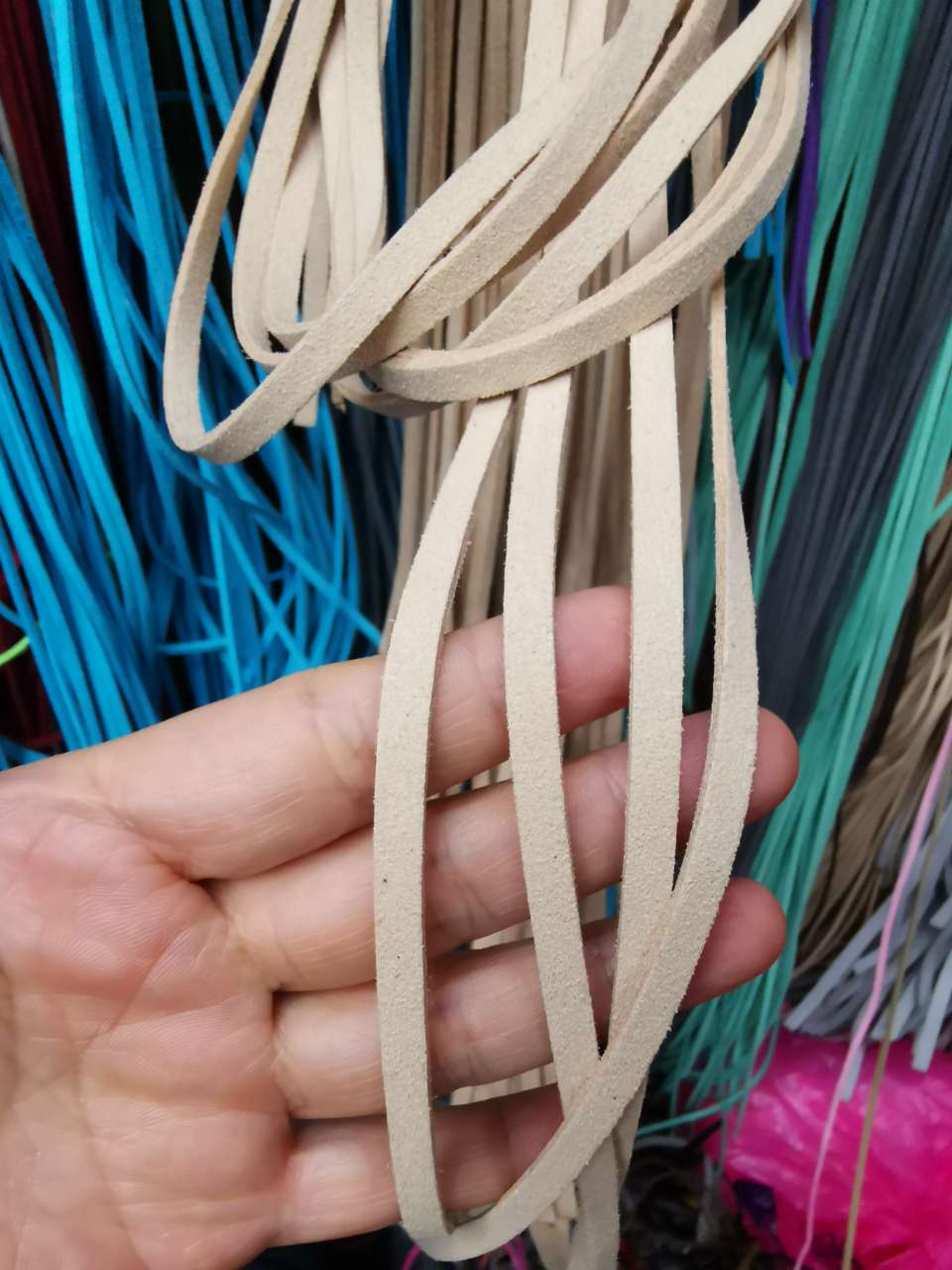 Hengli Tape Manufacturer offers direct sales of various Korean fleece, microfiber and leather strip clothing accessories