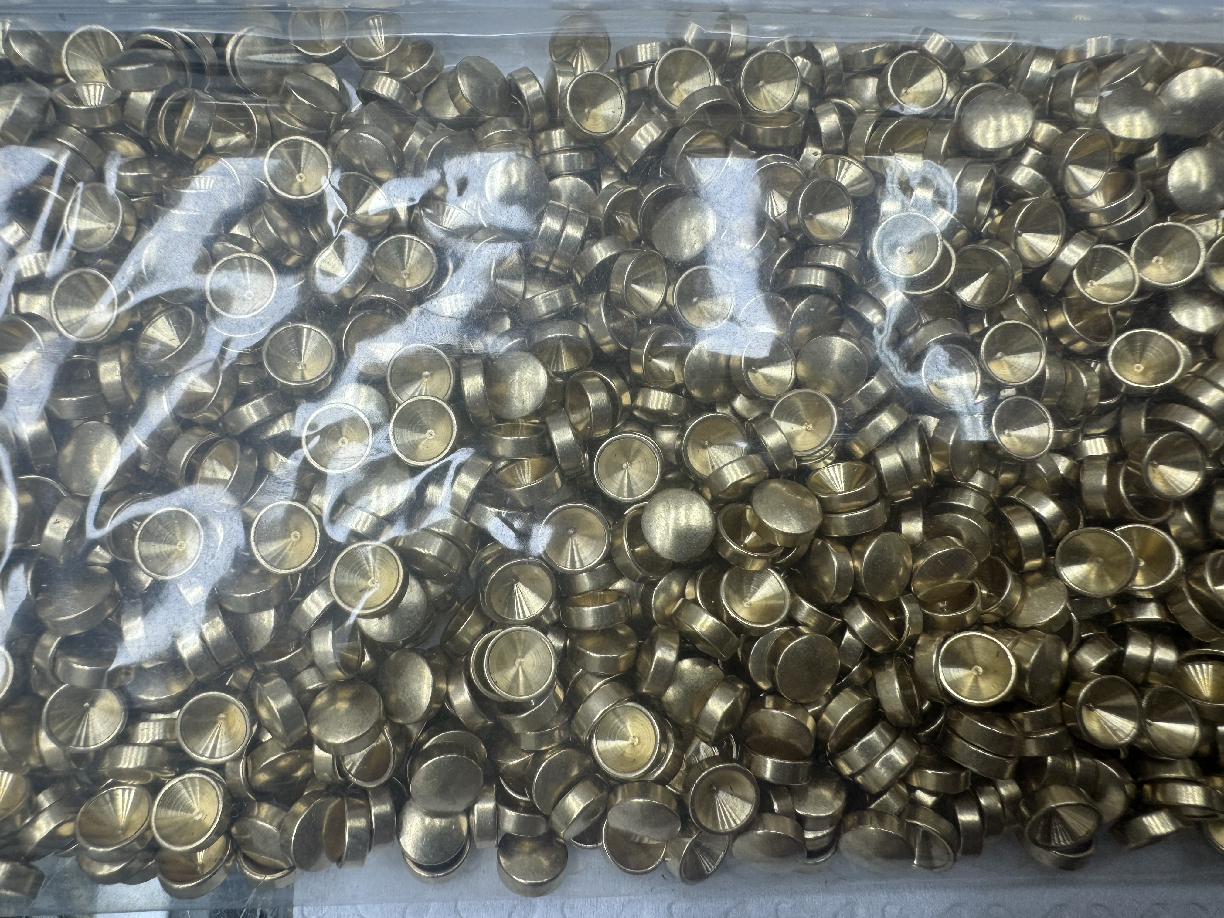 浙江省义乌市国际商贸城E3-8887新视界饰品配件6mm*2.5mm钻位铜配内点4.5钻位白底实物图