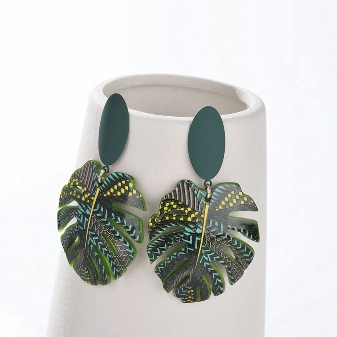 Original and niche design green palm leaf ear pendant earrings for women, exaggerated, unique and high-end style, feminine charm earrings Specification image