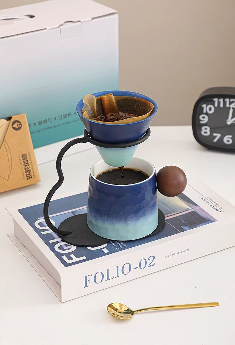 Ceramic hand-brewed coffee set by Red Pine Craft Pottery Li Family details Picture