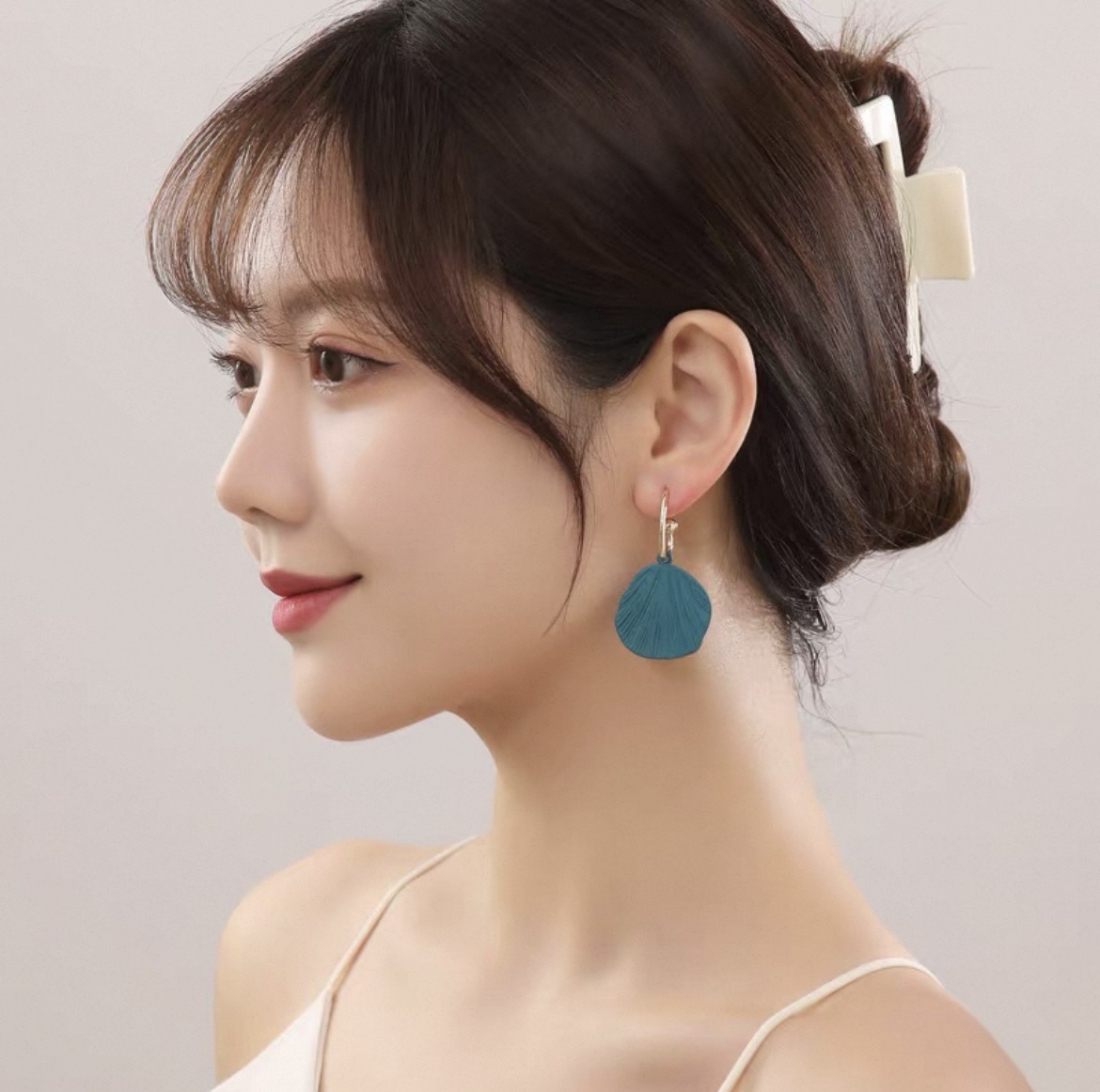 S925 Silver Needle Personalized geometric Retro light green earrings, 2025 new style exaggerated and elegant earrings, earrings and stud earrings Specification image