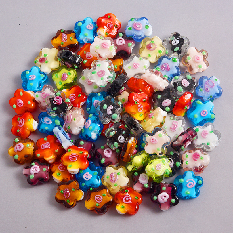 纯手工琉璃配件，梅花小挂件，双面手串饰品，时尚手工配饰。