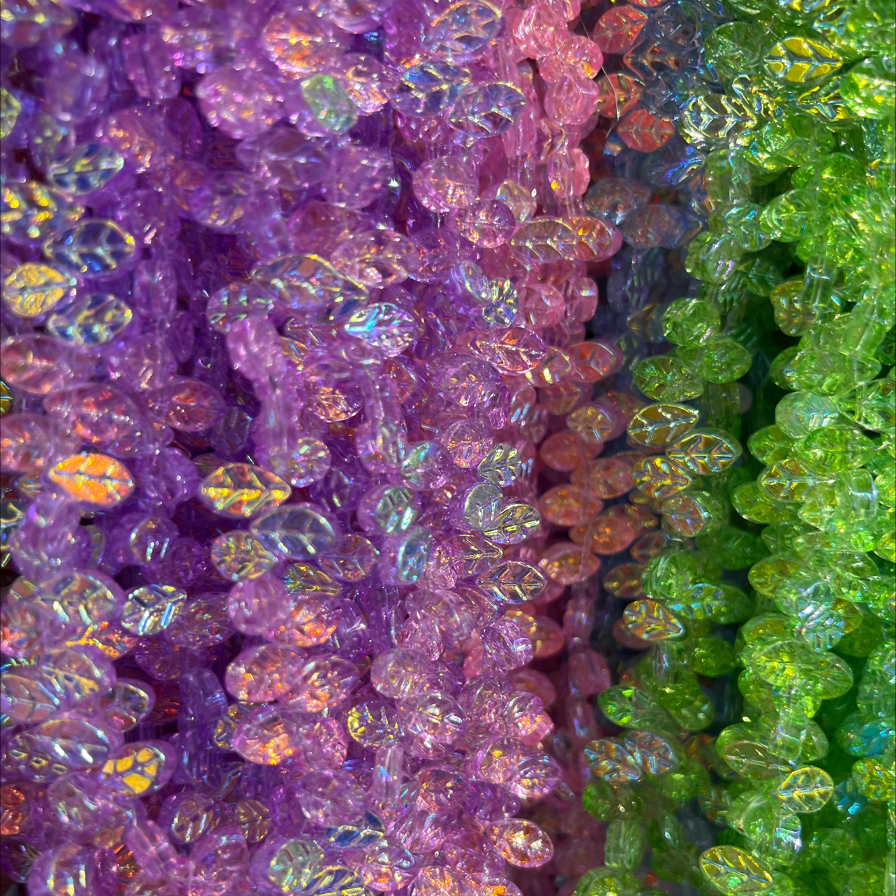 6✖️9横孔玻璃水晶树叶适合各种发夹，发骷，戒指，耳环，项链，手机链，手机挂绳，编花等款式新颖颜色靓丽网红爆款