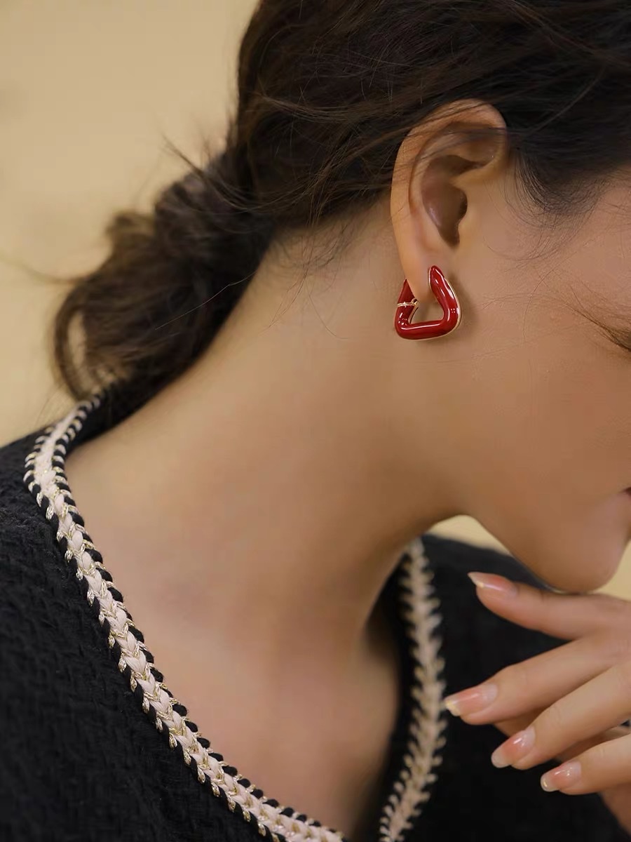 Korean-style fashionable, elegant, casual and versatile oil-dropping earrings, anti-allergy earrings detail image 2