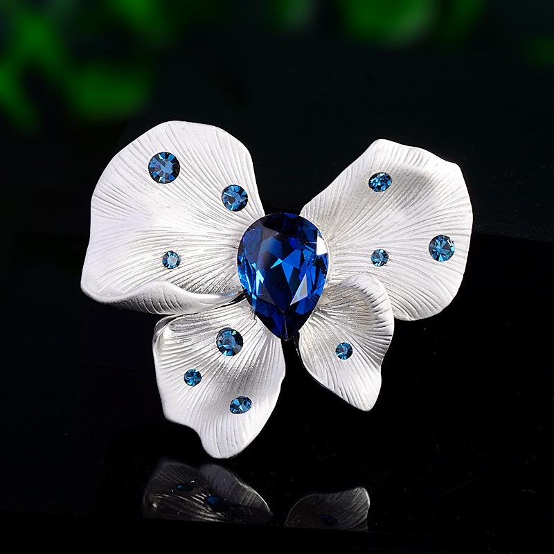 0114 European and American style retro large butterfly high-end alloy imitation crystal brooch, cross-border exaggerated brooch, coat pin accessory, Omar accessory, handcrafted brooch, rose brooch, brooch, pearl linen Item Picture