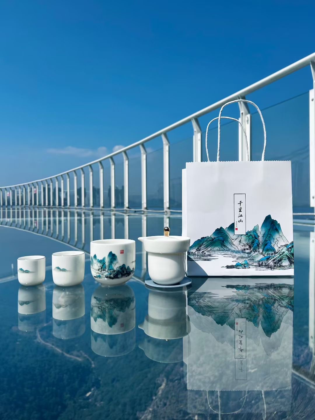 "Thousand Miles of Rivers and Mountains Travel Tea Set Red Pine Craft 8069.