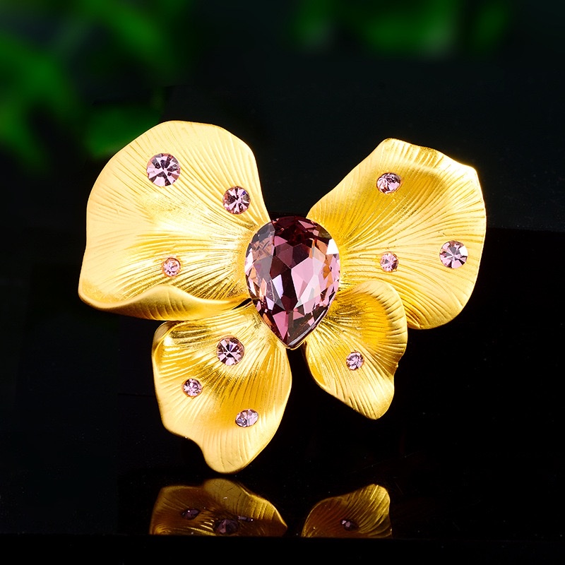 0114 European and American style retro large butterfly high-end alloy imitation crystal brooch, cross-border exaggerated brooch, coat pin accessory, Omar accessory, handcrafted brooch, rose brooch, brooch, pearl linen details Picture