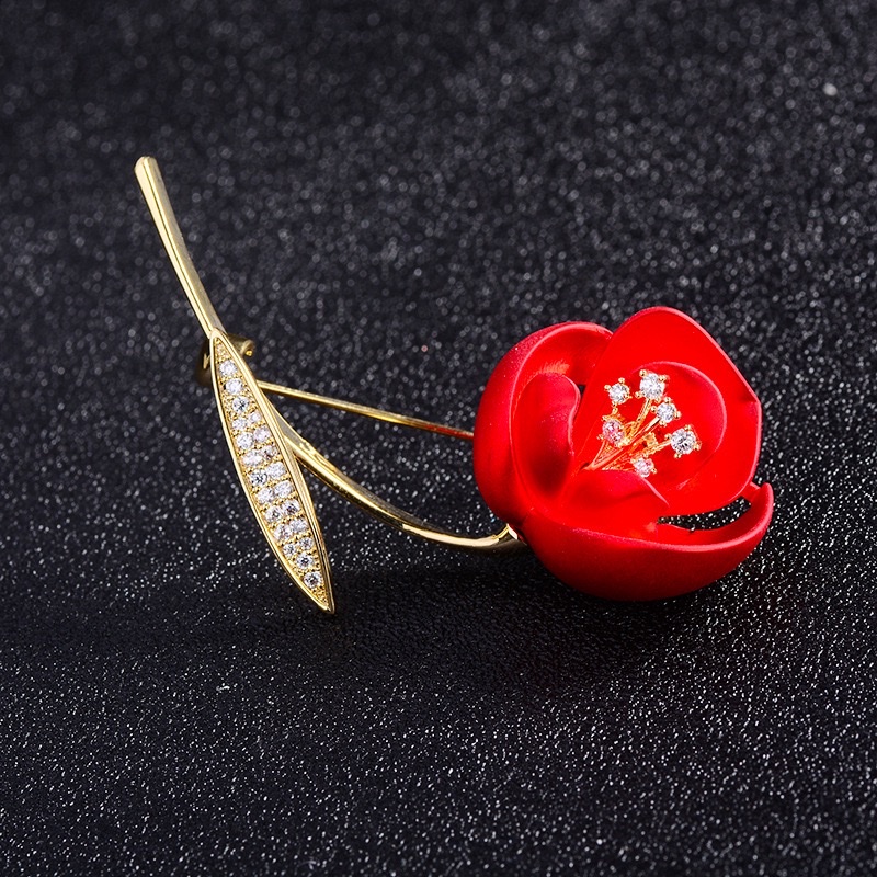 0114 Red rose flower brooch, high-end European and American style, slightly inlaid zircon, festive wedding accessory, suit pin, brooch, women's Oma accessory Application Scenario