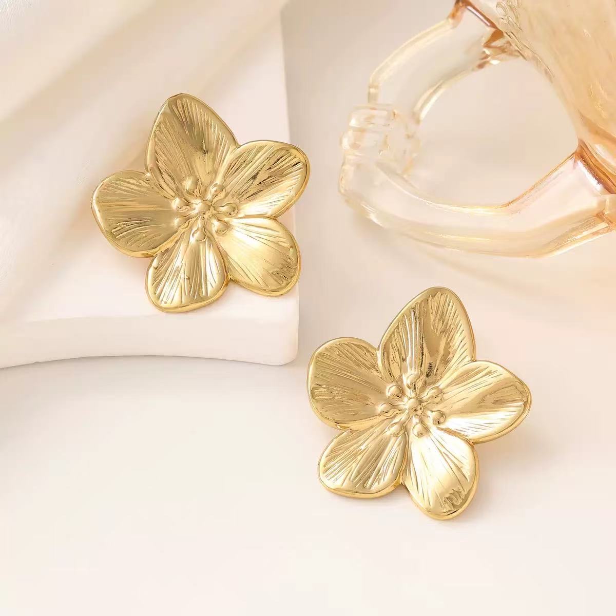 Jewelry, earrings, pearl earrings, welded zircon earrings, fashionable, elegant and versatile women's accessory earrings