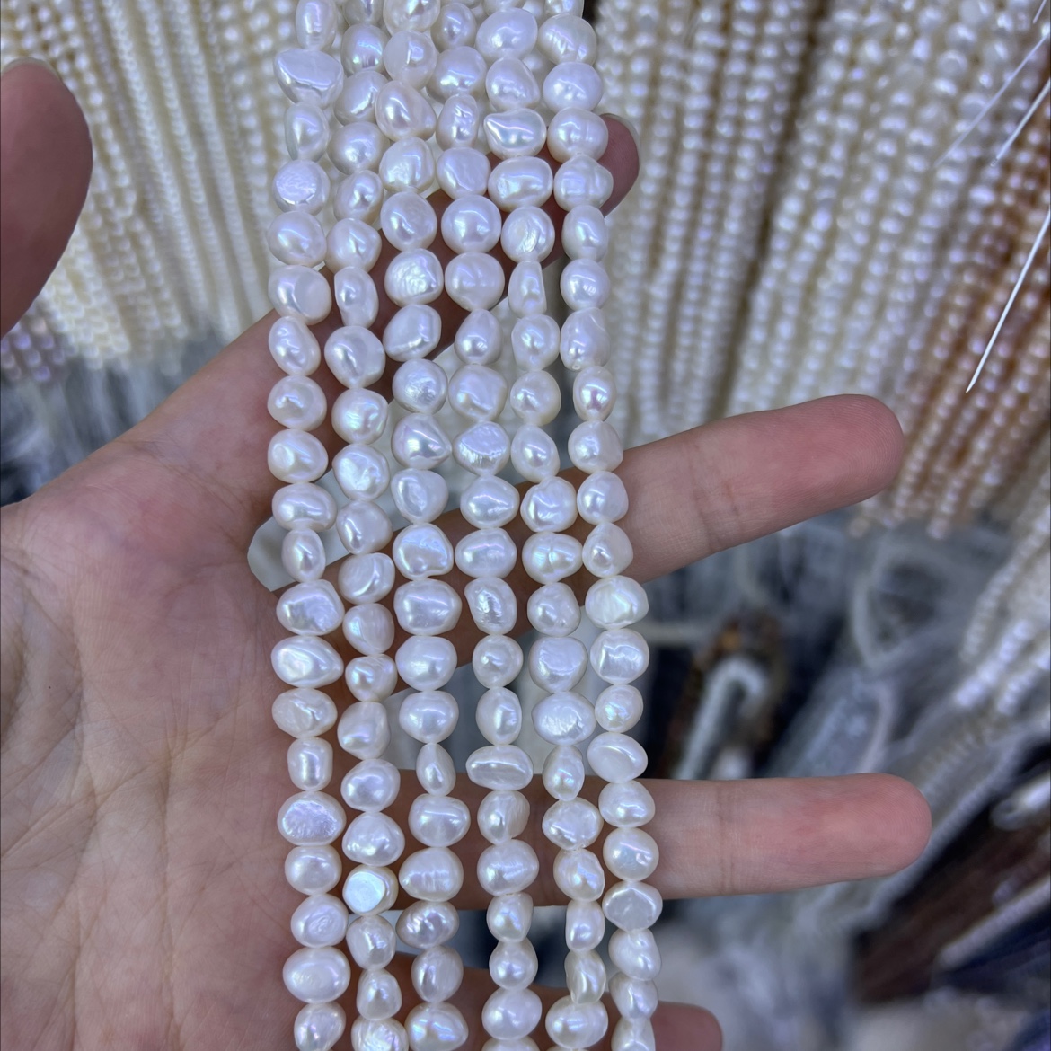 5-6 sided light side hole natural strong light sided light straight hole pearl Baroque irregular irregular scattered beads DIY jewelry accessories details Picture